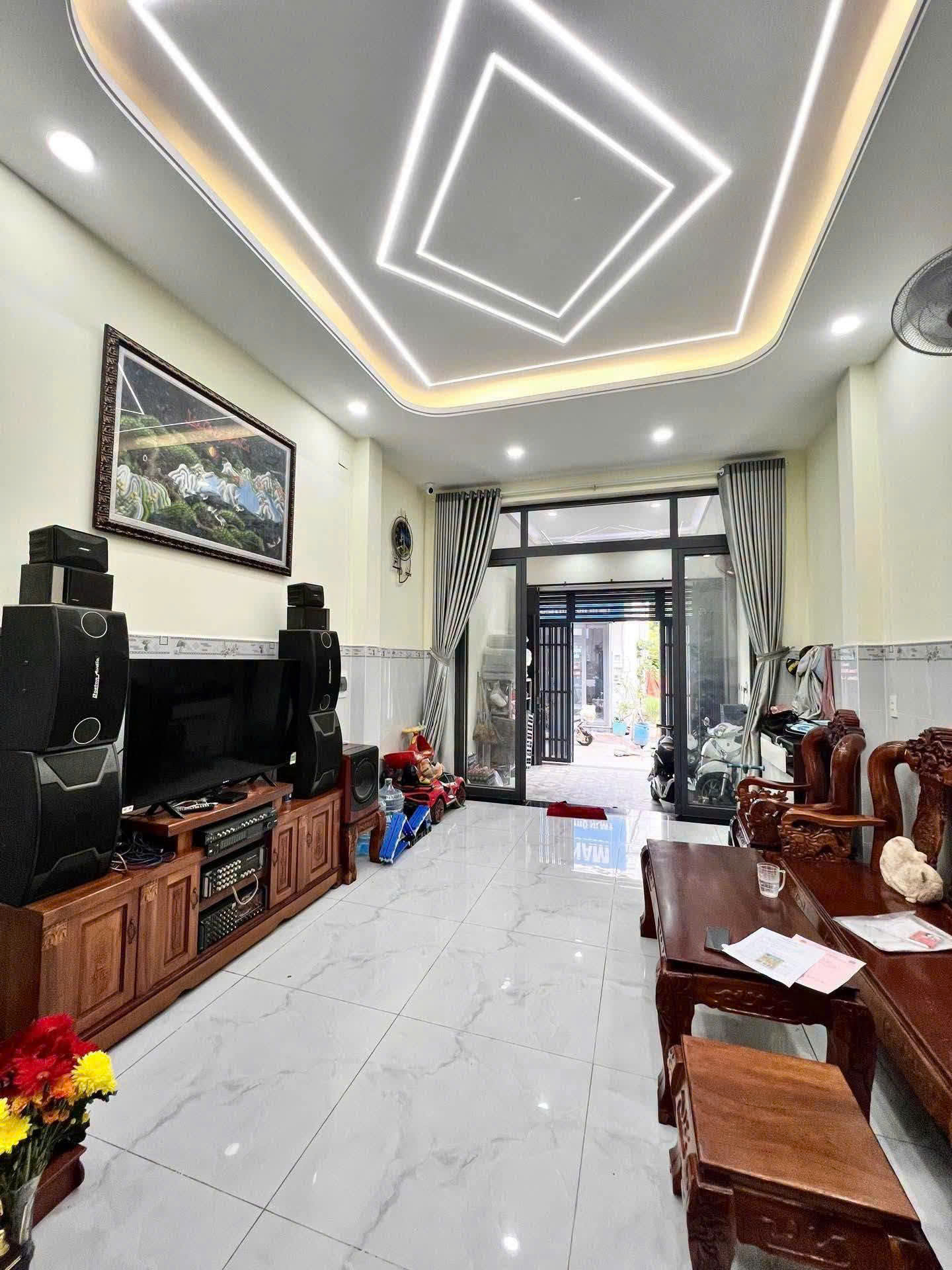 Vườn  Lài Tân  Phú  Căn  Góc 3 Tầng  Hẻm  8m  Xe  Tải  Trành Dòng Tiền  35 Tr/Th Nhỉnh 8 Tỷ