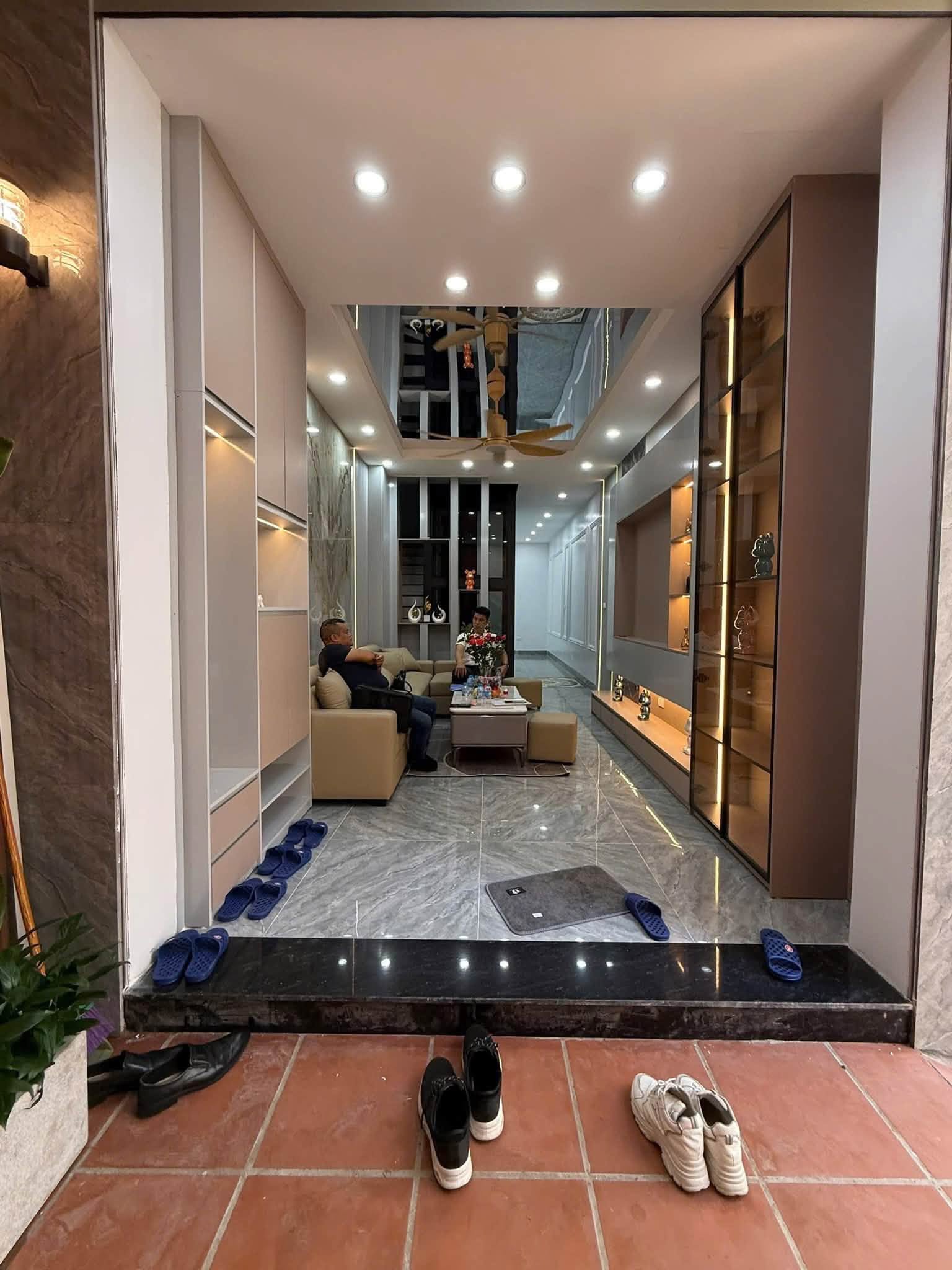 BÁN NHÀ ĐẸP THANG MÁY - KHƯƠNG TRUNG, THANH XUÂN - 55M2 - 6 TẦNG - MT 4M - 13,8 TỶ