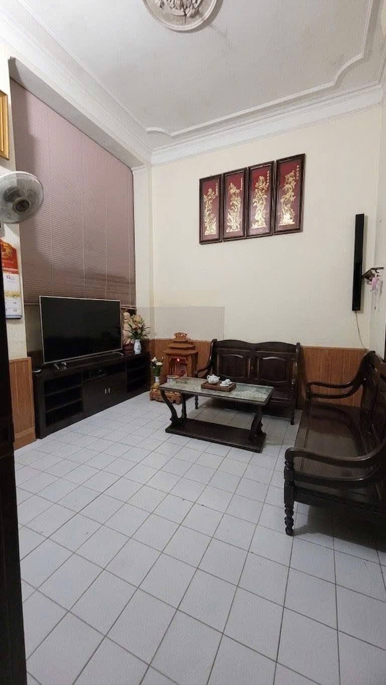 Bán nhà Hàng Chiếu, 100m2, 2 tầng, mặt tiền 6.5m, 35.5 tỉ, kinh doanh homestay, khách sạn