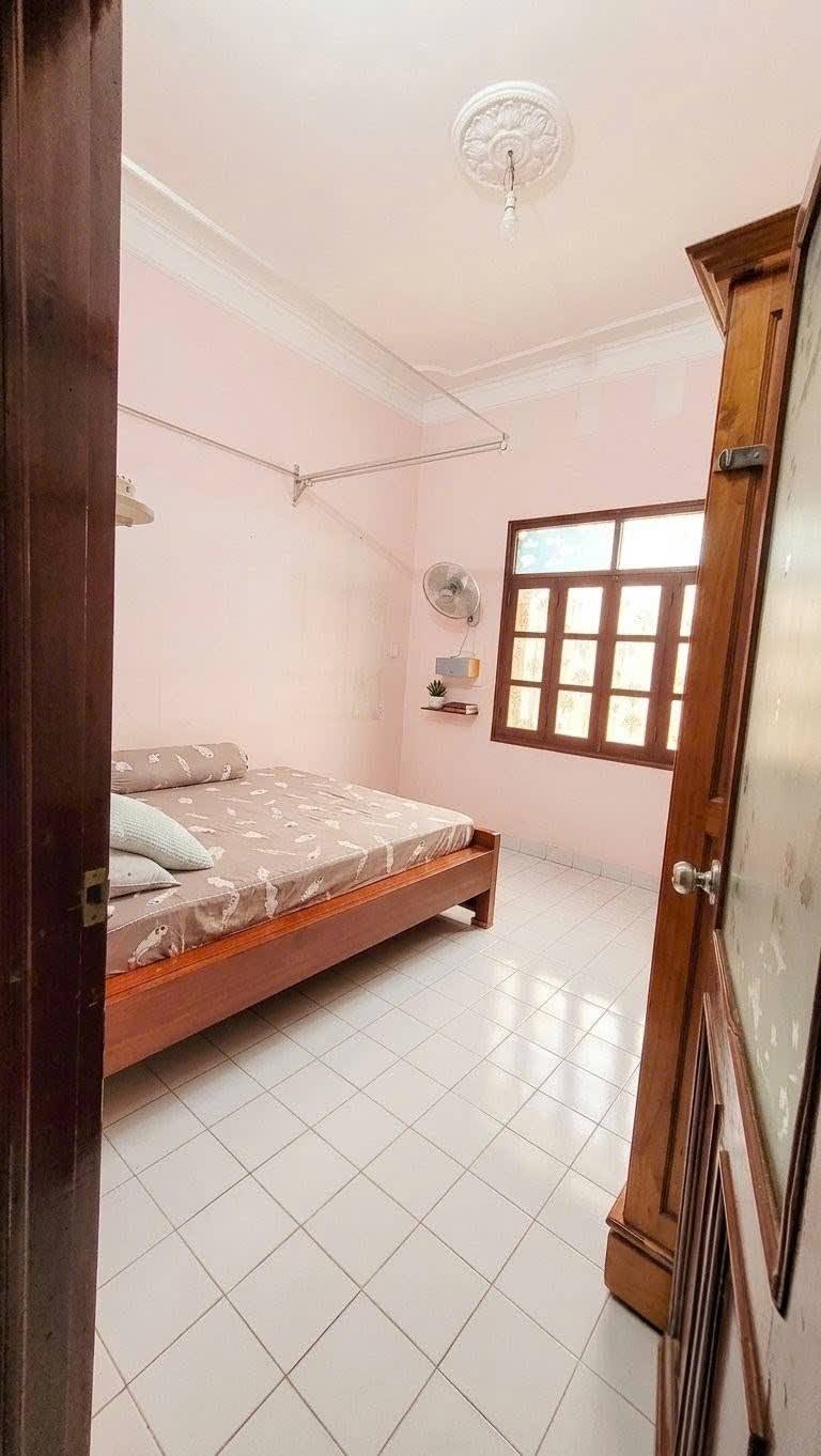 Bán nhà Hàng Chiếu, 100m2, 2 tầng, mặt tiền 6.5m, 35.5 tỉ, kinh doanh homestay, khách sạn