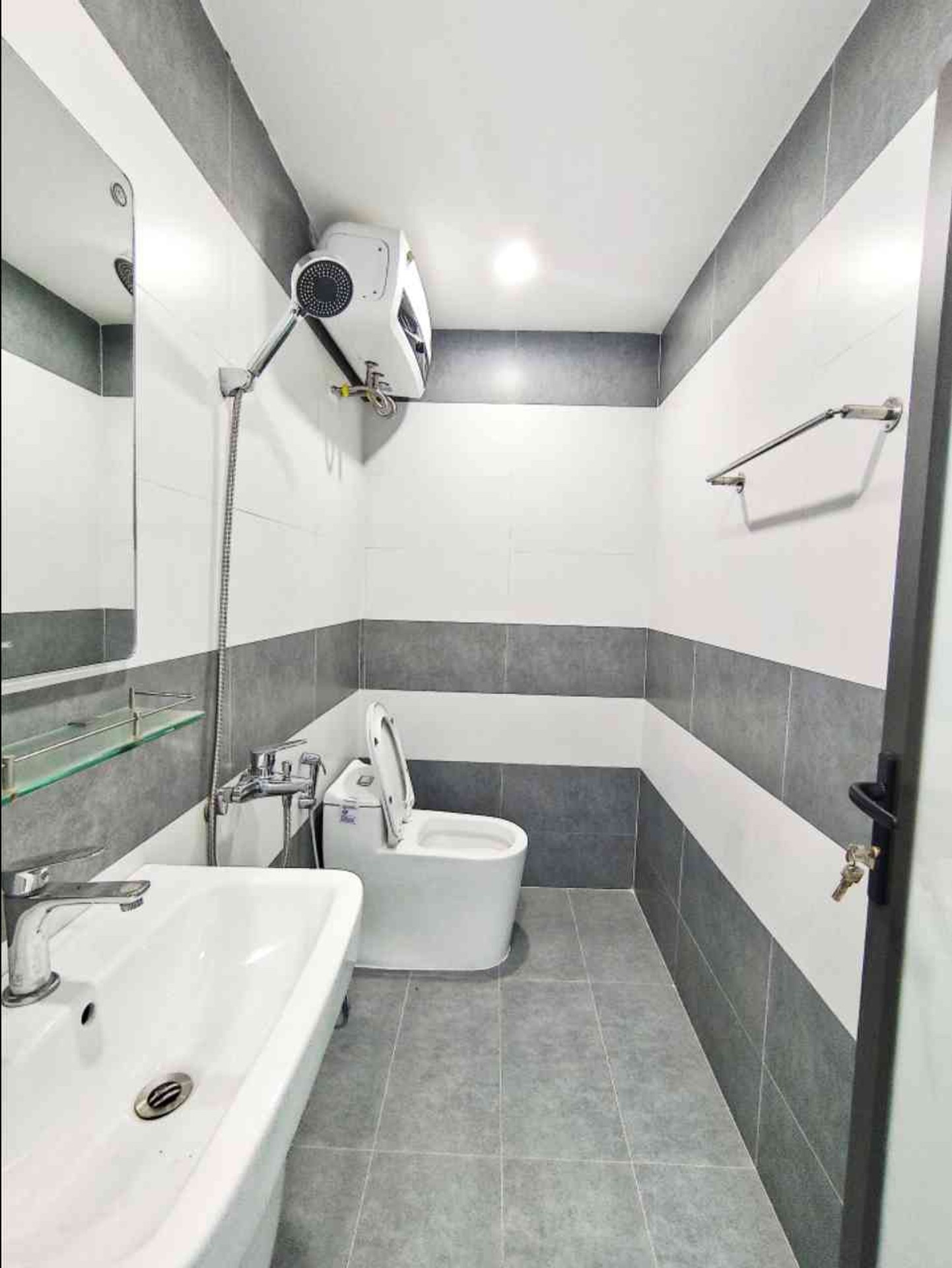Bán nhà tuyến 2 Lê Thánh Tông - 3 tầng độc lập-4