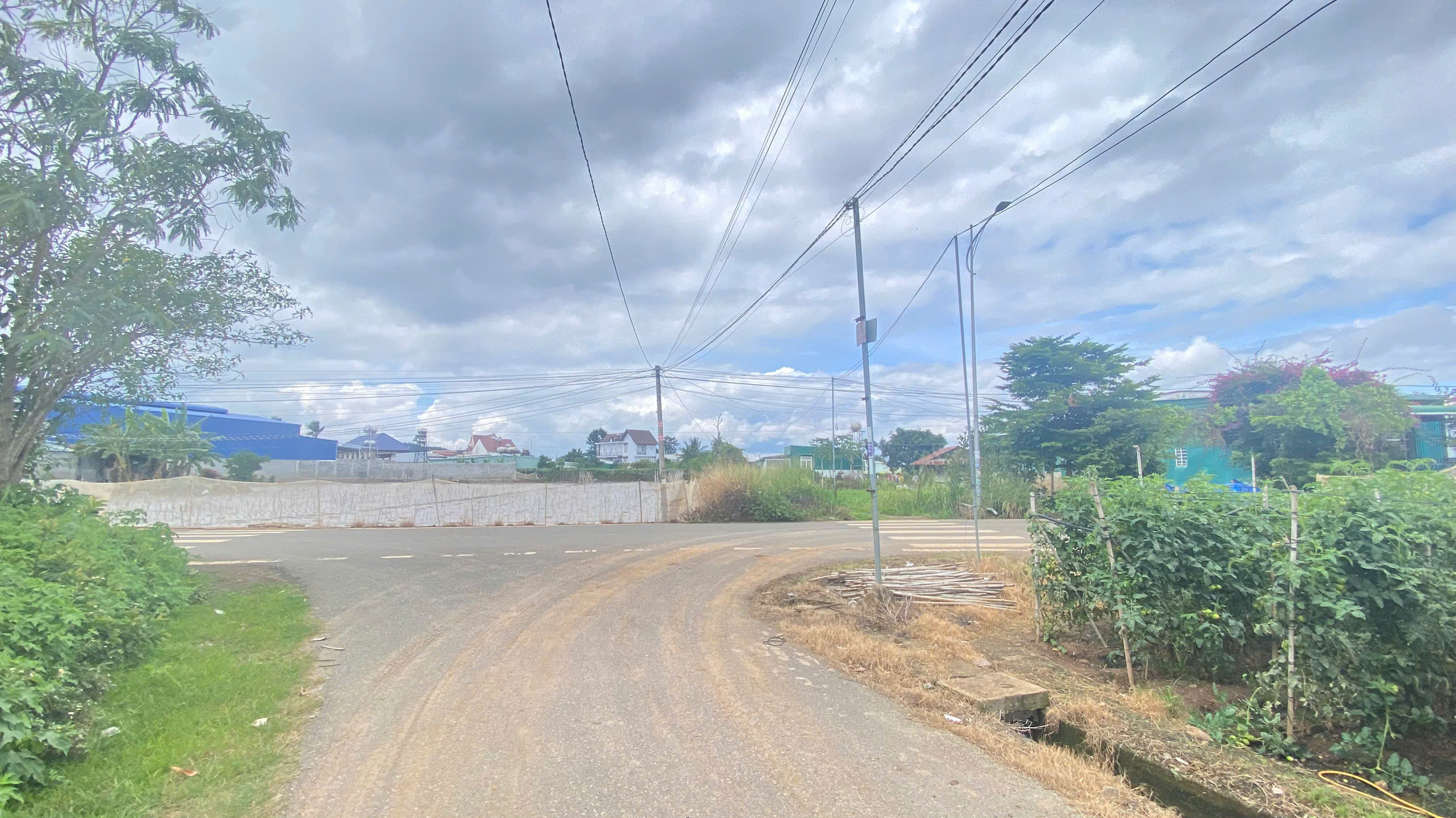 Đất 2 mặt tiền nhựa, gần trung tâm đức trọng, lâm đồng