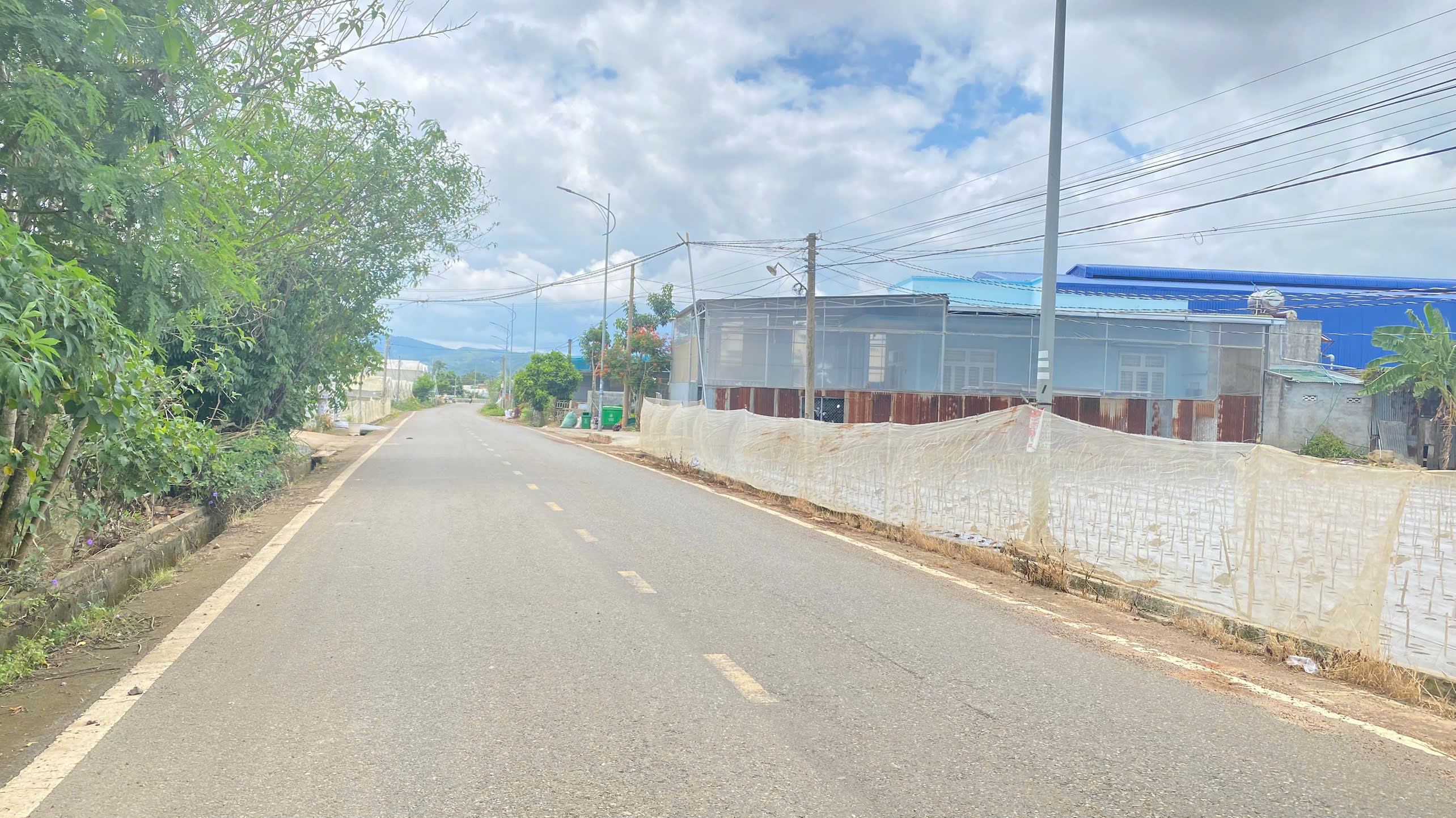 Đất 2 mặt tiền nhựa, gần trung tâm đức trọng, lâm đồng