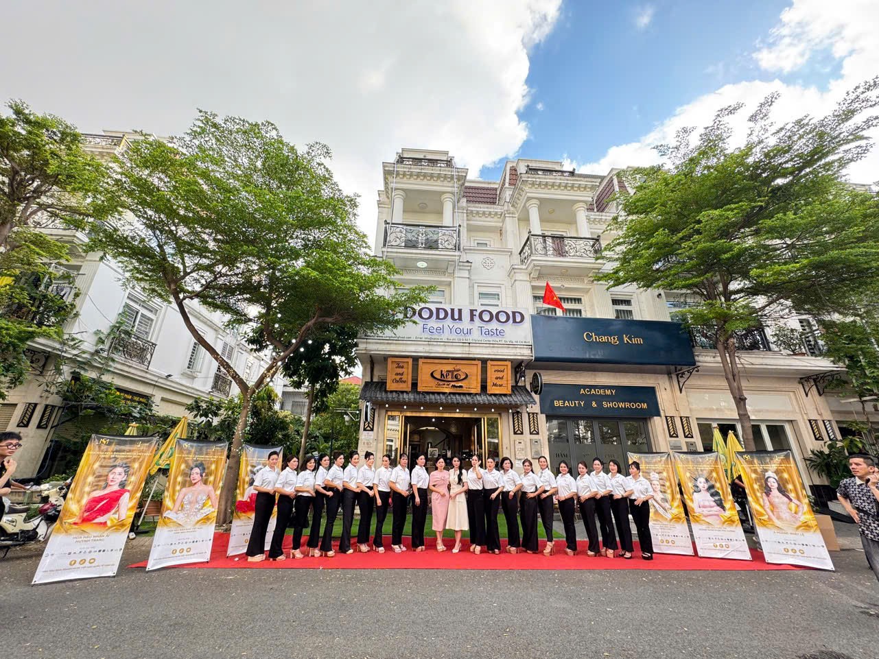 MẶT BẰNG ĐẸP- GIÁ TỐT -Căn Góc Sang Nhượng Gấp Quán Cafe Cityland Phường 7, Quận Gò Vấp, TP HCM