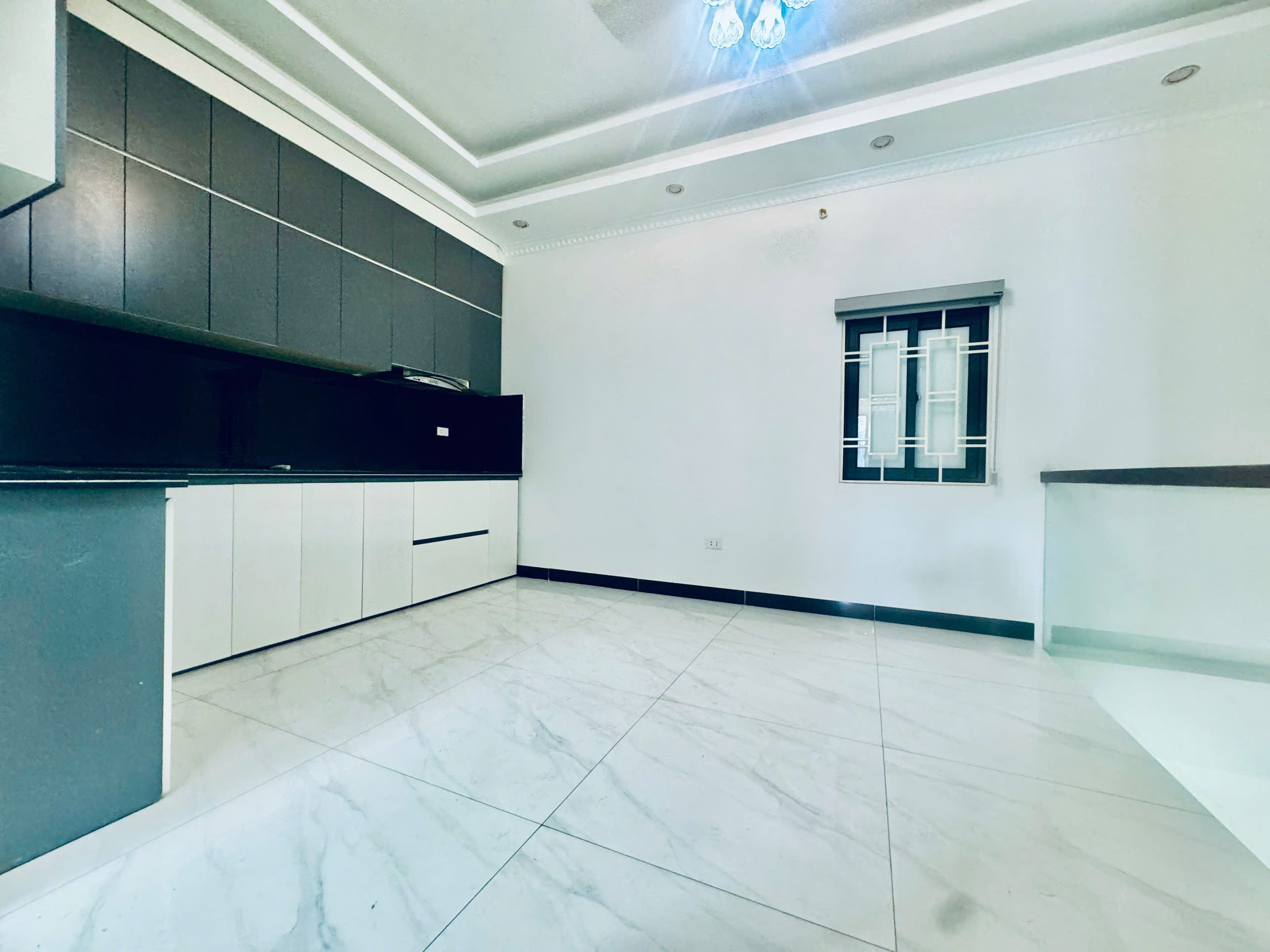 🏡✨ BÁN SIÊU PHẨM PHÚC LỢI – LONG BIÊN ✨🏡
🔥 NHÀ ĐẸP – THANG MÁY – GARA Ô TÔ – FULL NỘI THẤT – CHỈ XÁCH VALI VỀ Ở