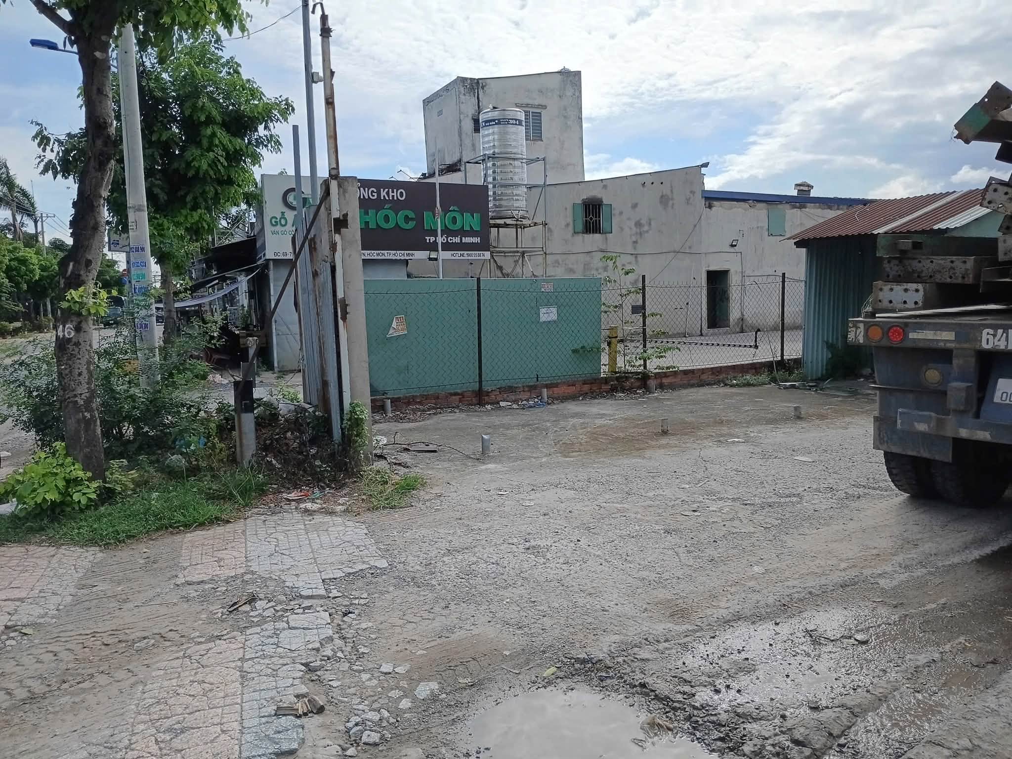 CHO THUÊ KHO + ĐẤT 4000M2 MẶT TIỀN NGUYỄN VĂN BỨA TIỆN LÀM BÃI XE, BÃI VẬT LIỆU