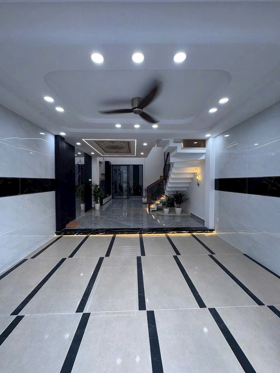 Nhà 5 tầng full nội thất đường 5A Kênh Nước Đen, Bình Tân - 4PN rộng, ô tô 6m, giá chỉ 8,9 tỷ