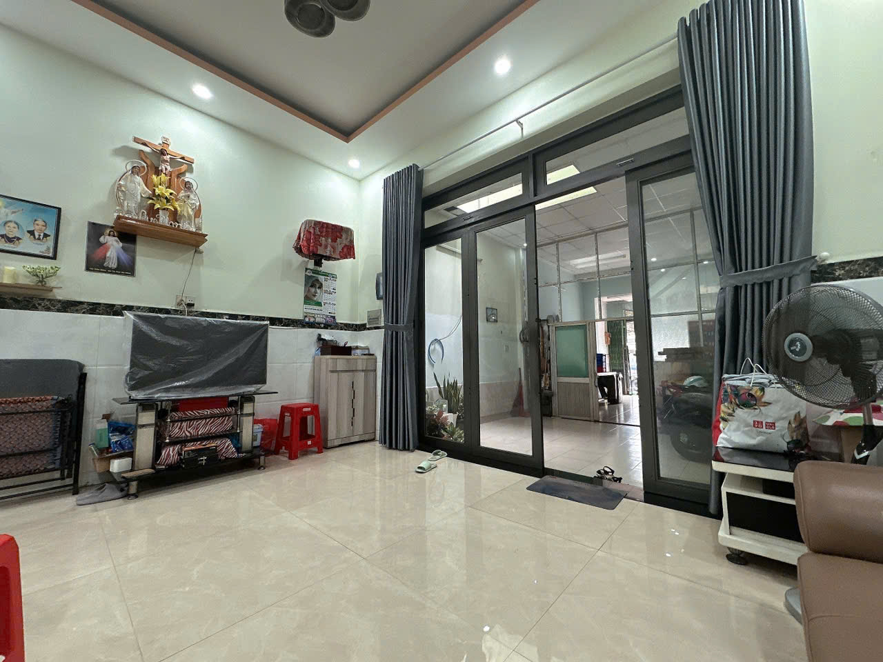 GIẢM MẠNH 3 TỶ có MTKD Lê Đức Thọ ngang 5.2m 124m2 4 lầu BTCT ngay chợ đầu mối 17 tỷ hơn.