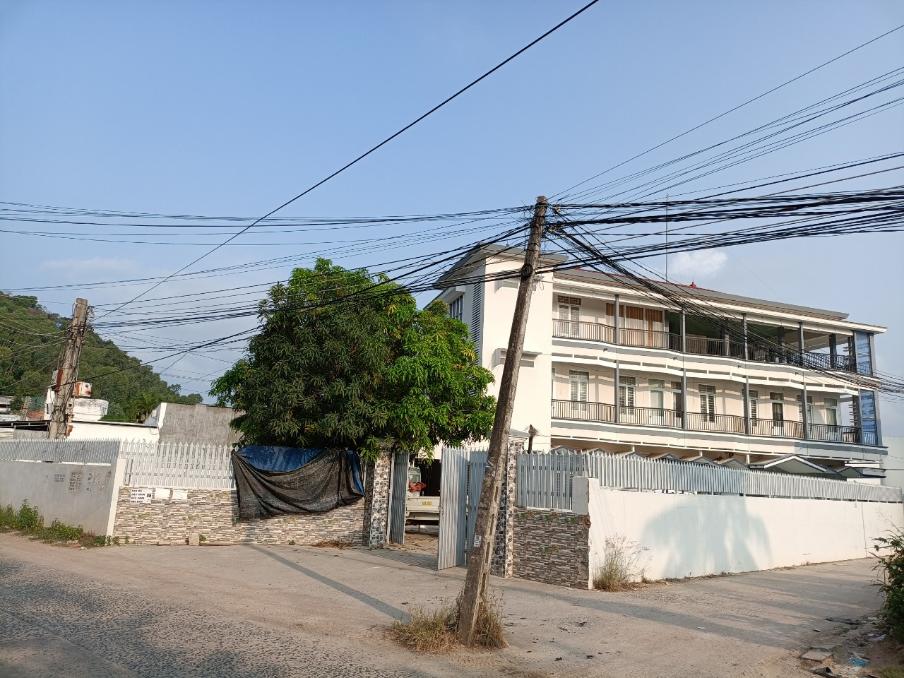 Bán lô đất diện tích lớn 3 mặt tiền đường Ngô Đến Nha Trang,  tặng nhà biệt thự 3 tầng 