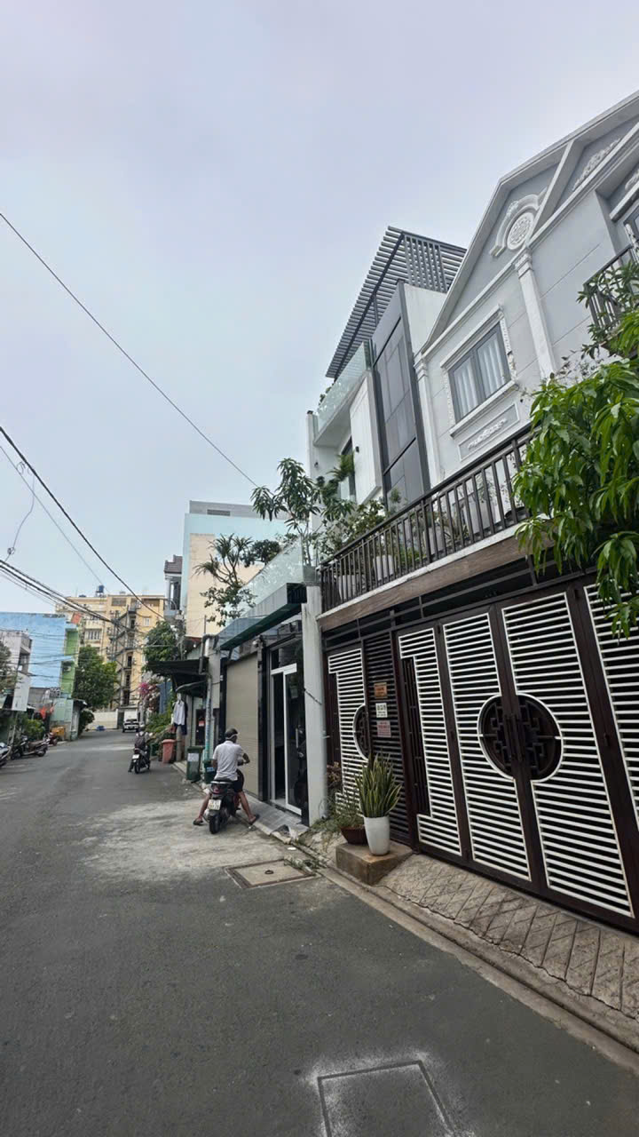 Nhà phố cao cấp Trung Mỹ Tây 17, Quận 12 - Ngang gần 8m, 6PN, sân đậu 2 ô tô, chỉ 13,8 tỷ