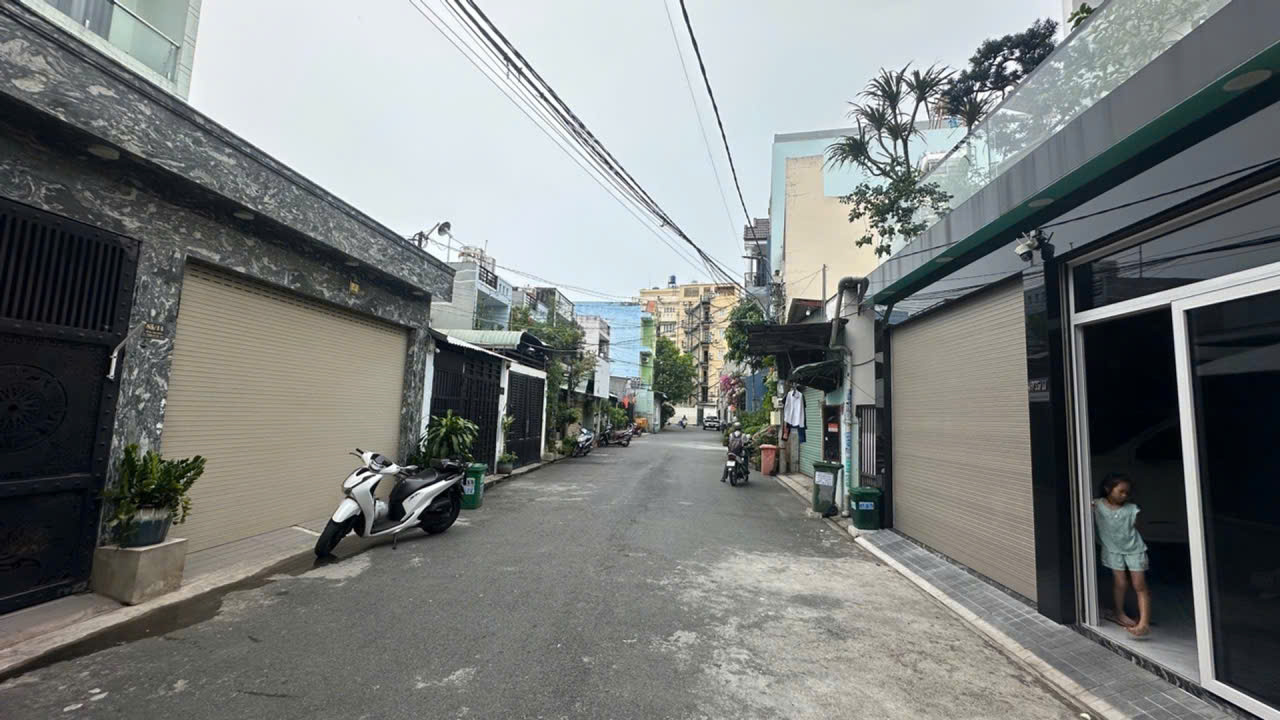Nhà phố cao cấp Trung Mỹ Tây 17, Quận 12 - Ngang gần 8m, 6PN, sân đậu 2 ô tô, chỉ 13,8 tỷ