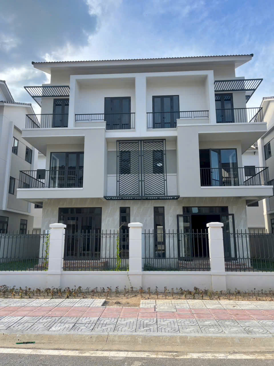 Tôi đang có căn biệt thự ven sông diện tích 225m² tại Centa RiverSide – VSIP Bắc Ninh, giá bán 18,5