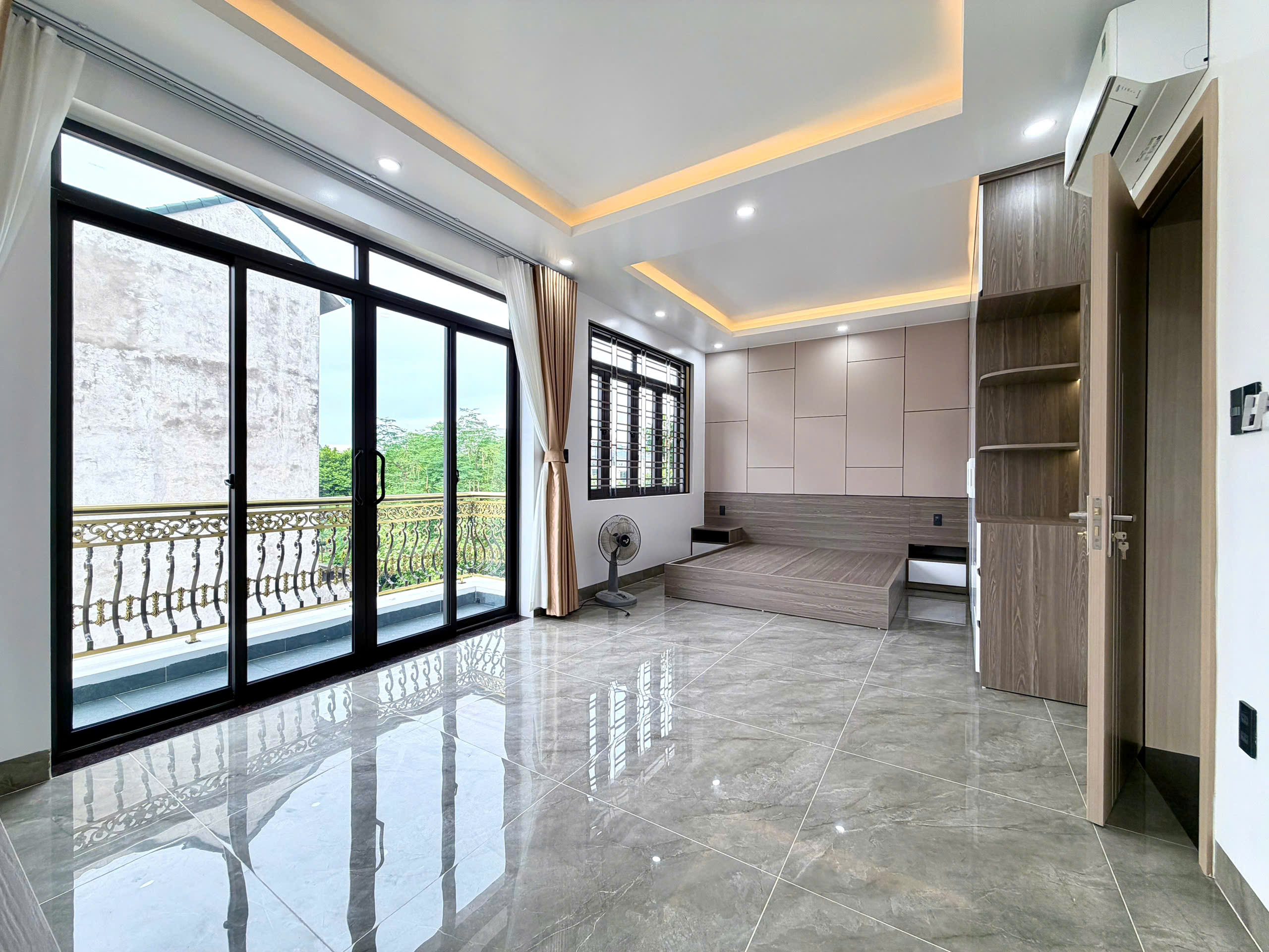 NHÀ XÂY MỚI KHU TĐC VINHOMES RIVERSIDE – HỒNG BÀNG