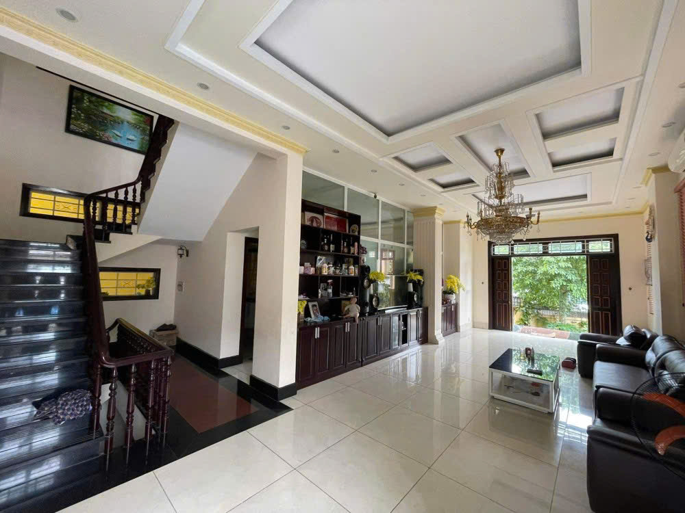 GẤP BÁN nhà 3 lầu hẻm 8m ngay Metro Trường Chinh 101m2 ngang 5m sát KCN Tân Bình 11.9 tỷ