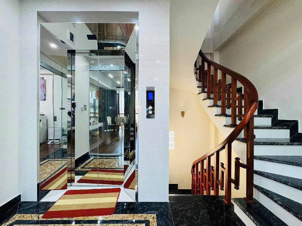 Bán nhà phố Trần Duy Hưng, 7 tầng thang máy, ô tô qua nhà, 50m, ngoài 20 tỷ