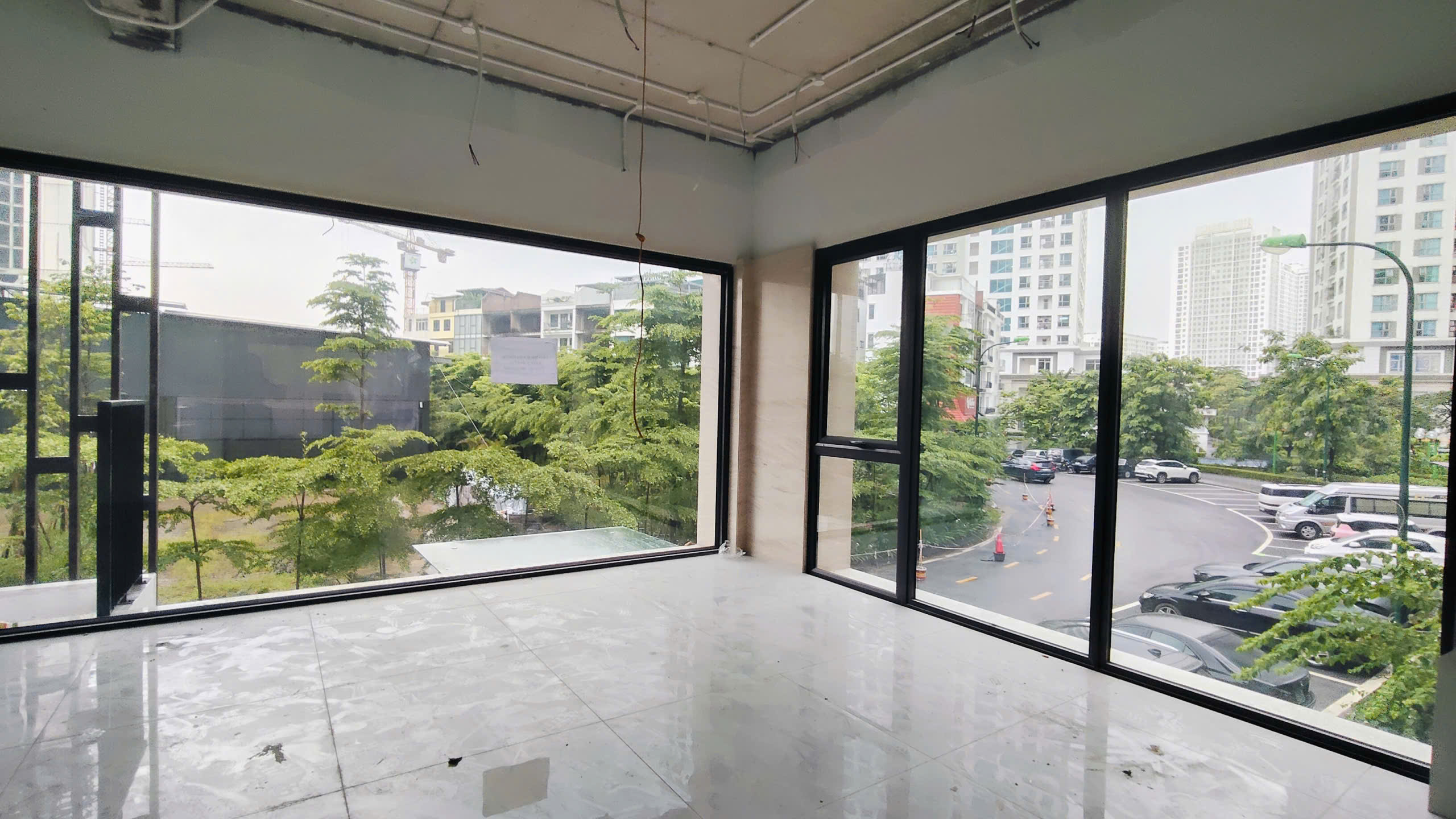 Thuê SH Ciputra  Tòa nhà 6 tầng gần 600m², chuẩn văn phòng, chỉ 85 triệu/tháng