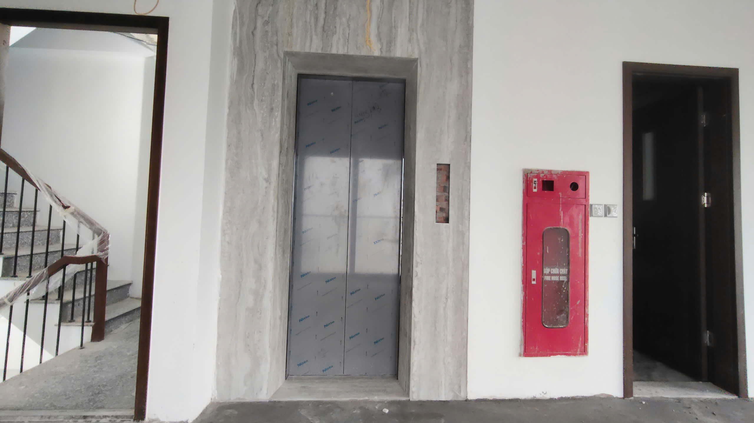 Thuê SH Ciputra  Tòa nhà 6 tầng gần 600m², chuẩn văn phòng, chỉ 85 triệu/tháng-4