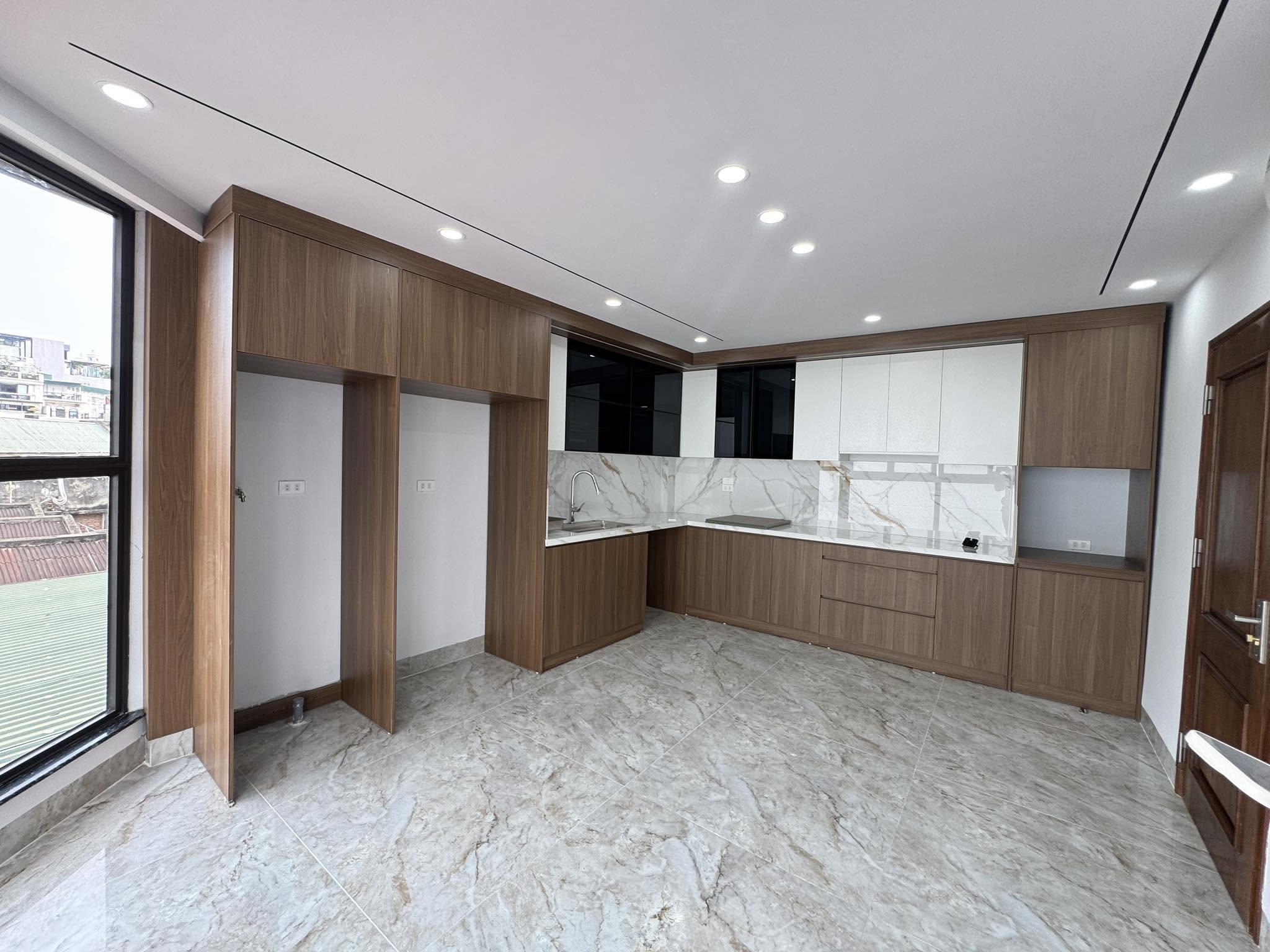 Bán nhà phố Lê Văn Hưu, 35m2, 7 tầng thang máy, mặt tiền 6m, 13.8 tỉ, nhà mới ở luôn, ngõ thoáng