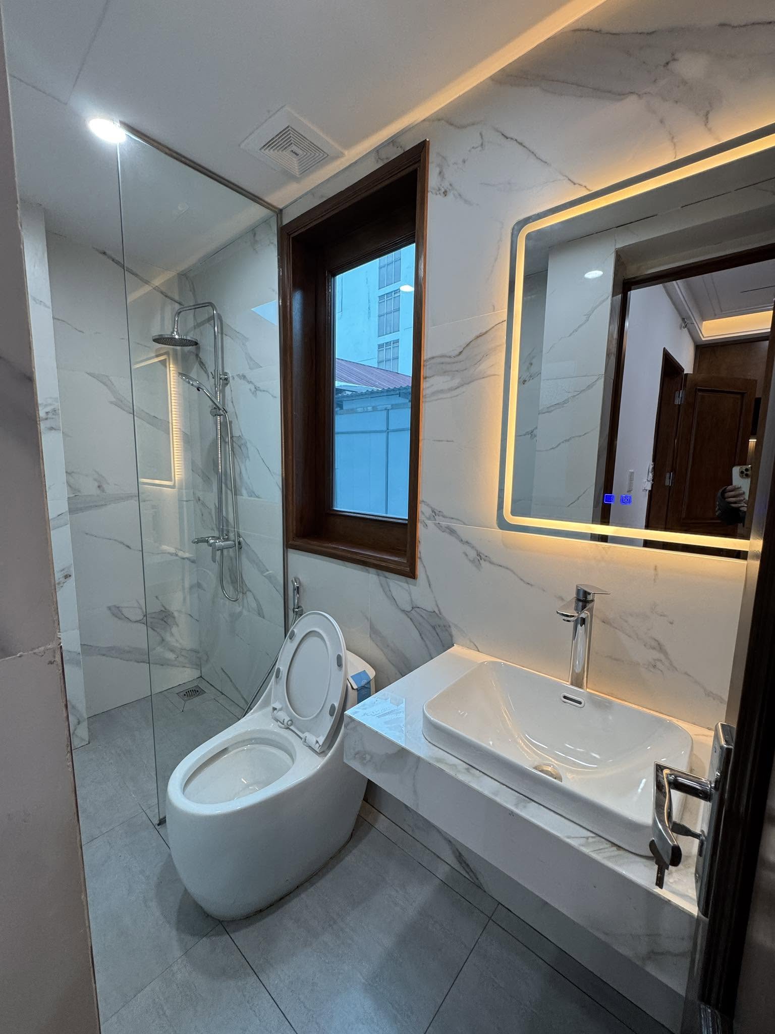 Bán nhà phố Lê Văn Hưu, 35m2, 7 tầng thang máy, mặt tiền 6m, 13.8 tỉ, nhà mới ở luôn, ngõ thoáng
