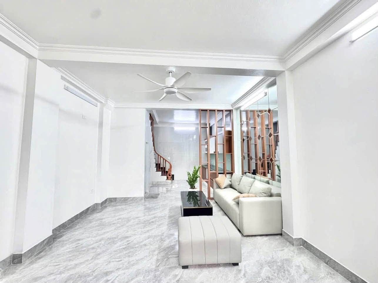 BÁN NHÀ PHỐ LÊ QUANG ĐẠO – NHÀ DÂN XÂY CHẮC CHẮN – NGÕ XE BA GÁC – 34M² 5 TẦNG – NHỈNH 8 TỶ