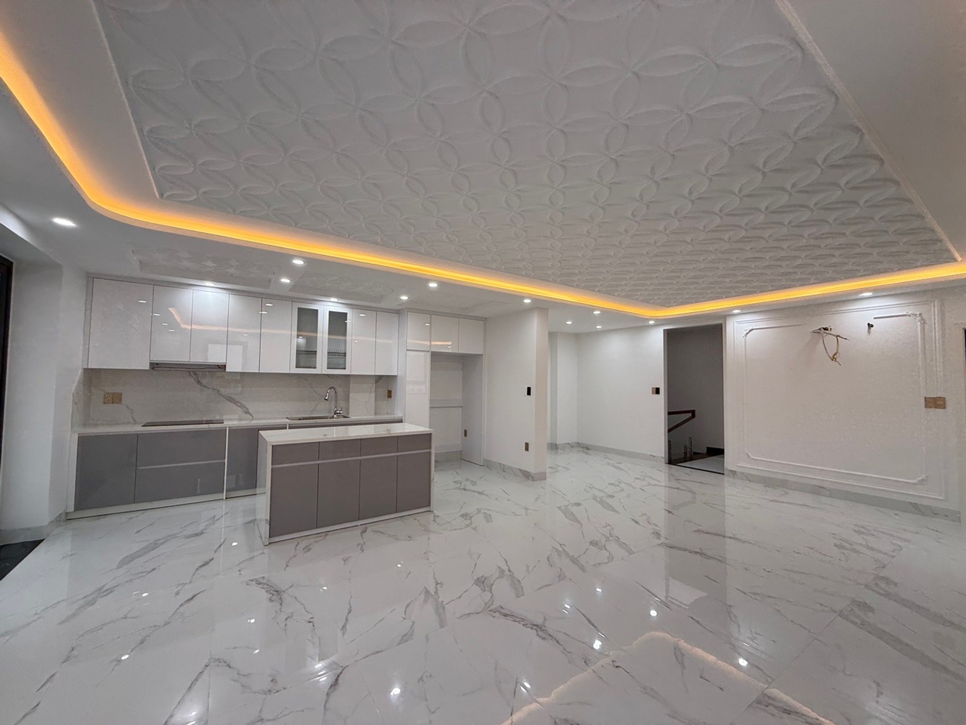 Nhà 6 tầng mặt đường Chợ Hàng - Phong cách Tân cổ điển Châu Âu