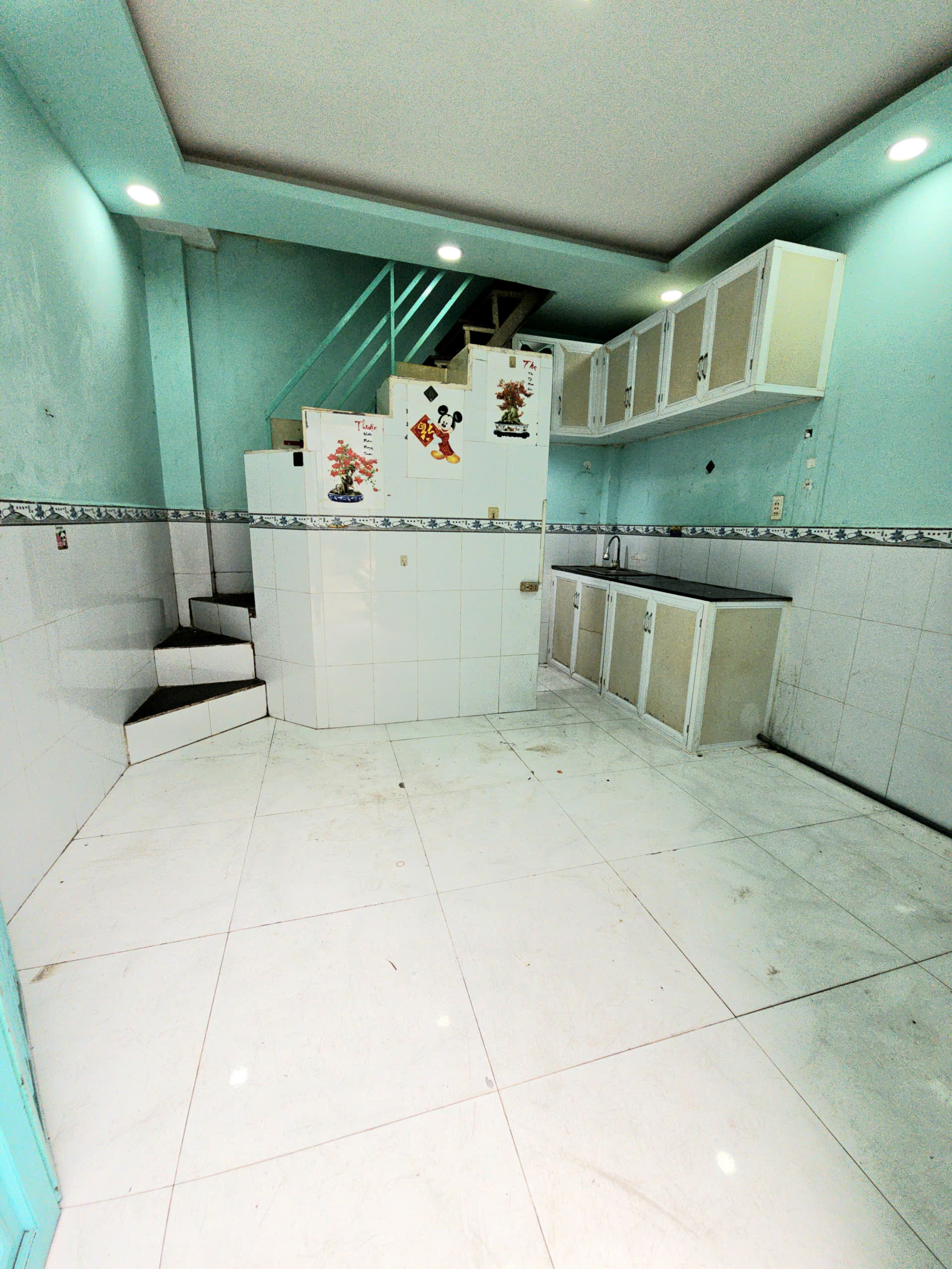 Bán nhà hẻm SÁT MẶT TIỀN thông thoáng khánh hội Q4
Ngang 3.5  dài 5 m đúc trệt lầu  có 2 đ-4