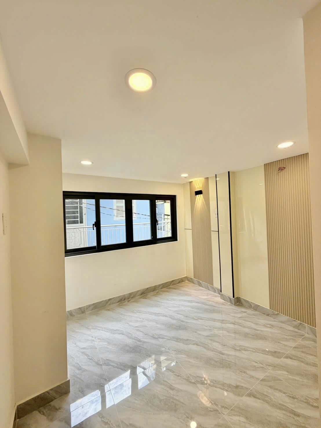 bán nhà mới sát mặt tiền tôn đản q4
đúc 3 tấm có 3đ-4
