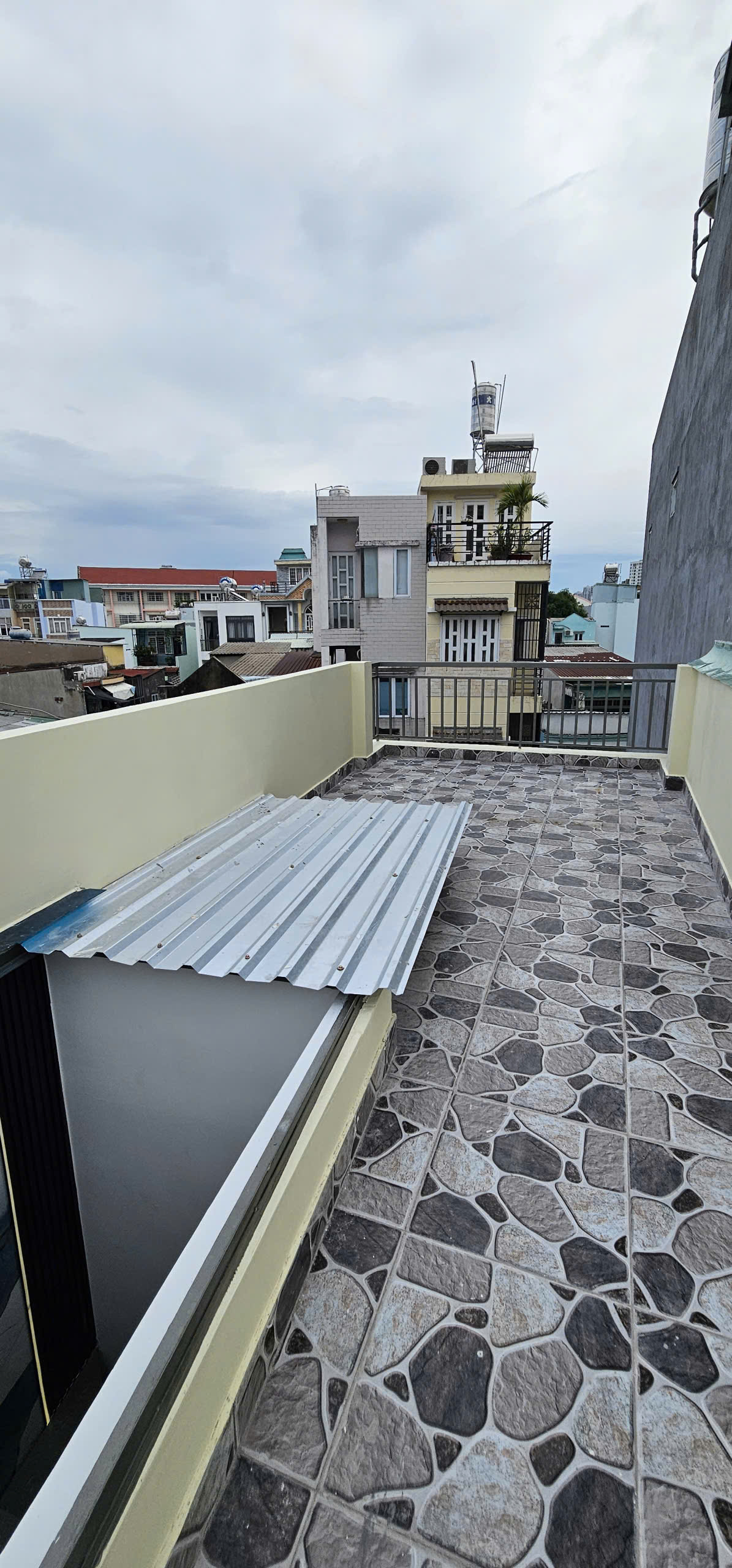 Bán nhà hẻm thông thoáng phường Xóm Chiếu Q4
Ngang 2 nở Ngang 4 dài 6.5 m đúc 4 tấm-3