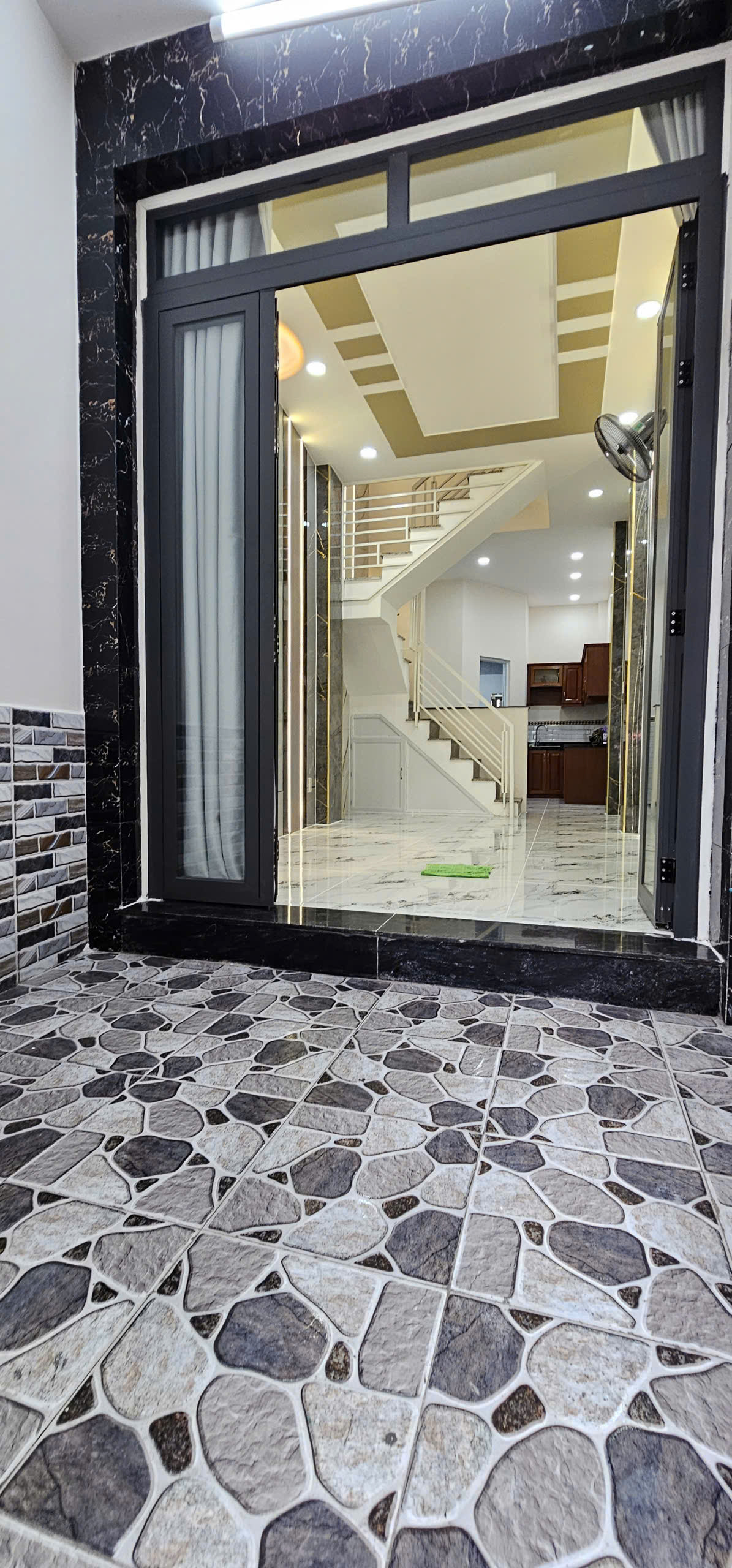 Bán nhà hẻm rộng 3.5 m thông thoáng tôn đản ba gác máy

 phường Khánh Hội Q4 - 4 PN 5 WC chỉ 3 đ