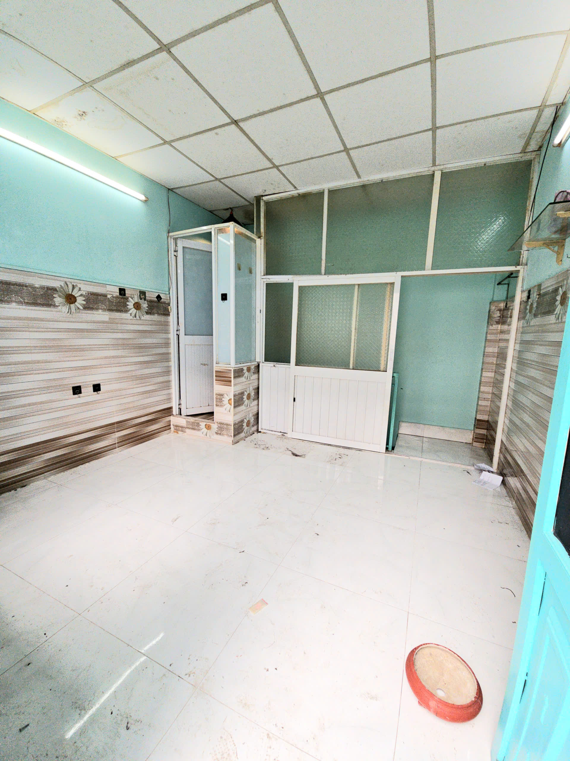 Bán nhà hẻm SÁT MẶT TIỀN thông thoáng khánh hội Q4
Ngang 3.5  dài 5 m đúc trệt lầu  có 2 đ-3
