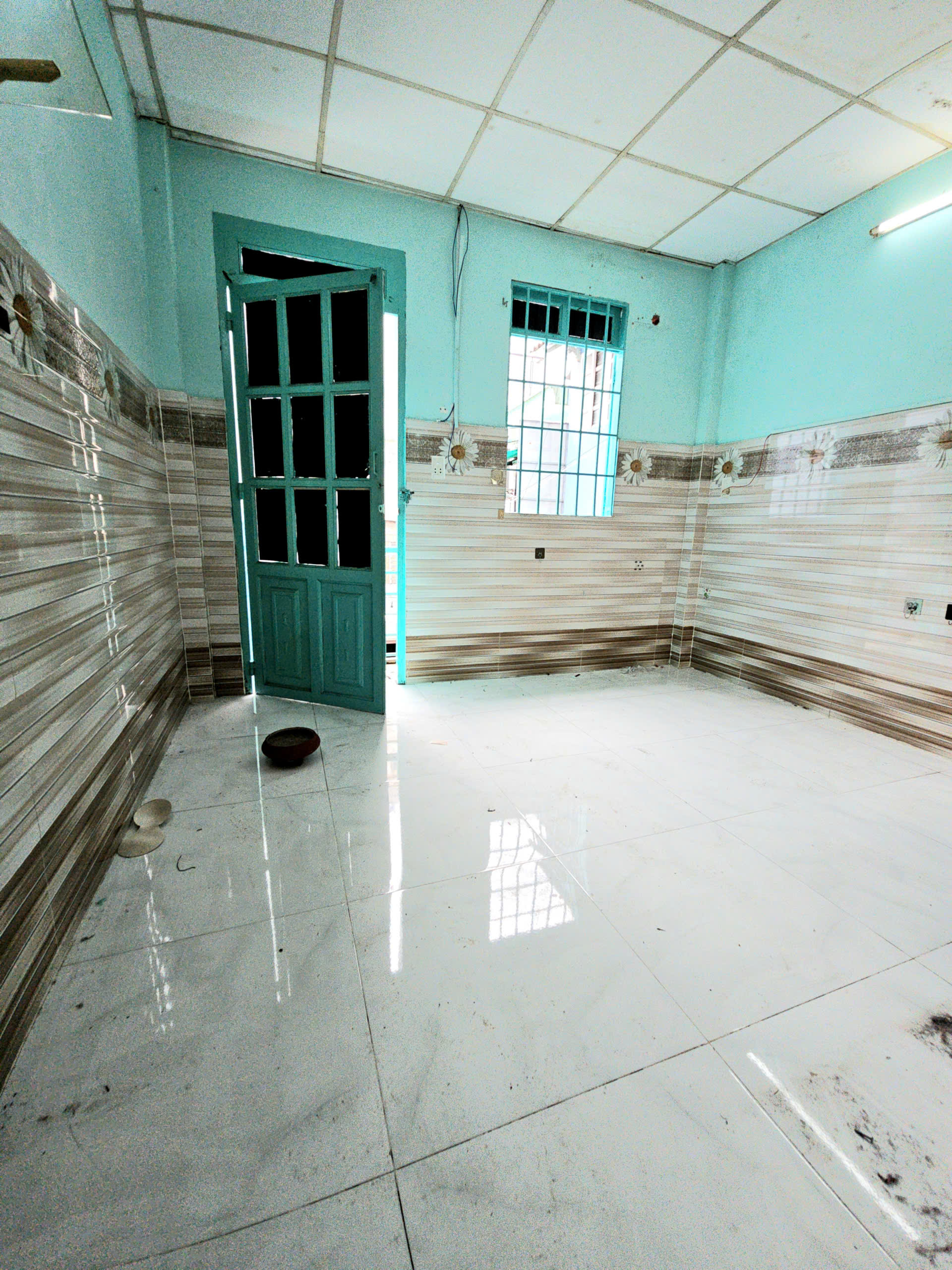 Bán nhà hẻm SÁT MẶT TIỀN thông thoáng khánh hội Q4
Ngang 3.5  dài 5 m đúc trệt lầu  có 2 đ-4