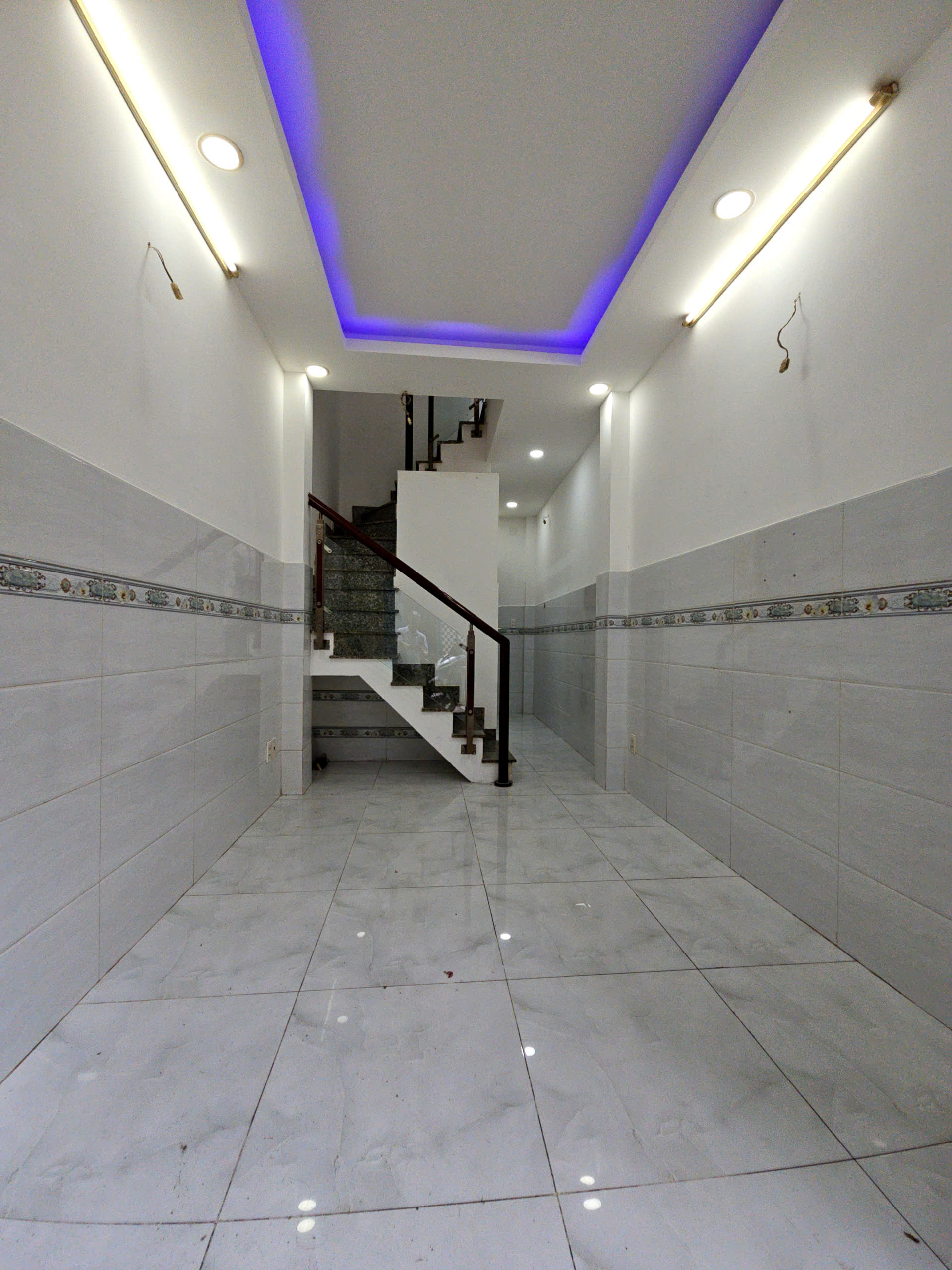 Bán nhà hẻm ba gác máy sát mặt tiền q4 
Diện tích sd  63 m  bê tông 3 tấm có 3đ