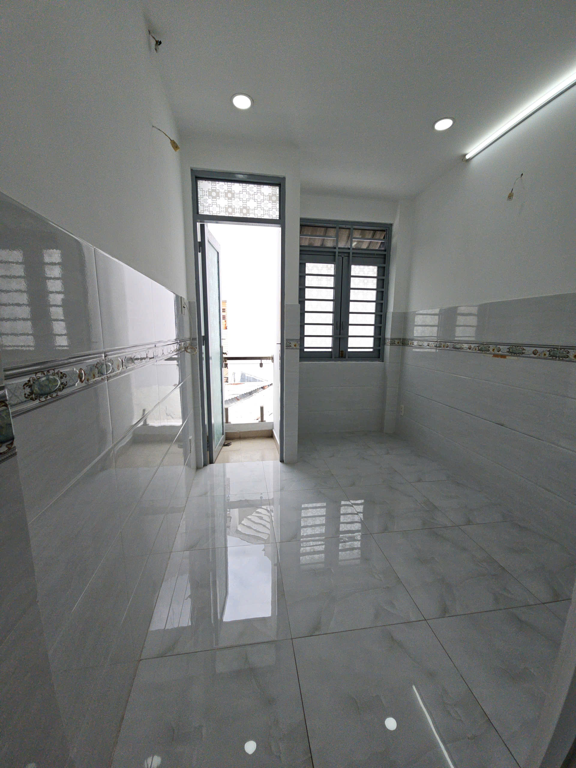 Bán nhà hẻm ba gác máy sát mặt tiền q4 
Diện tích sd  63 m  bê tông 3 tấm có 3đ