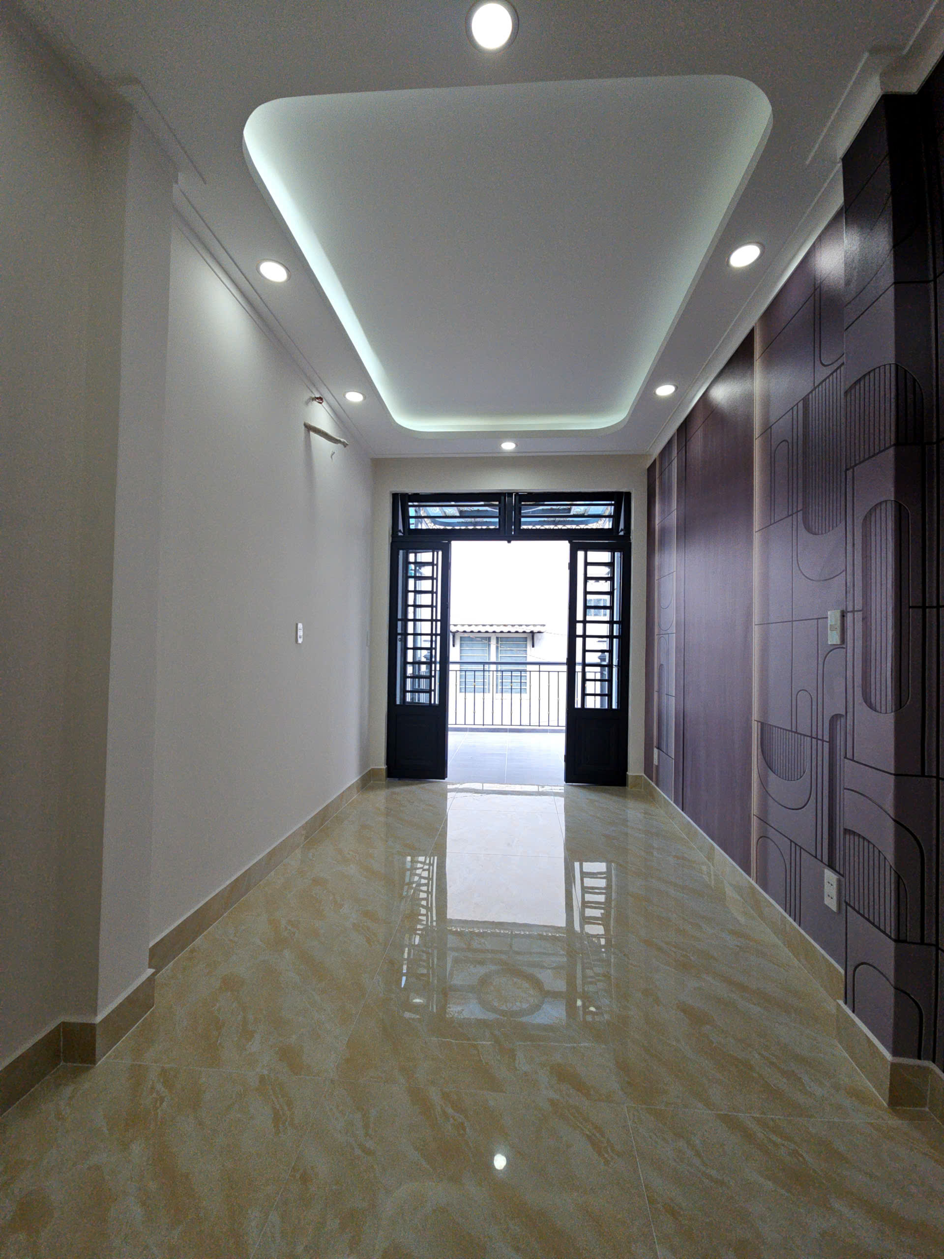 bán nhà hẻm rộng 3.5 m sát mặt tiền q4 cạnh q1

Ngang 3 x 16 m 

xây dựng mới trệt lầu ban công