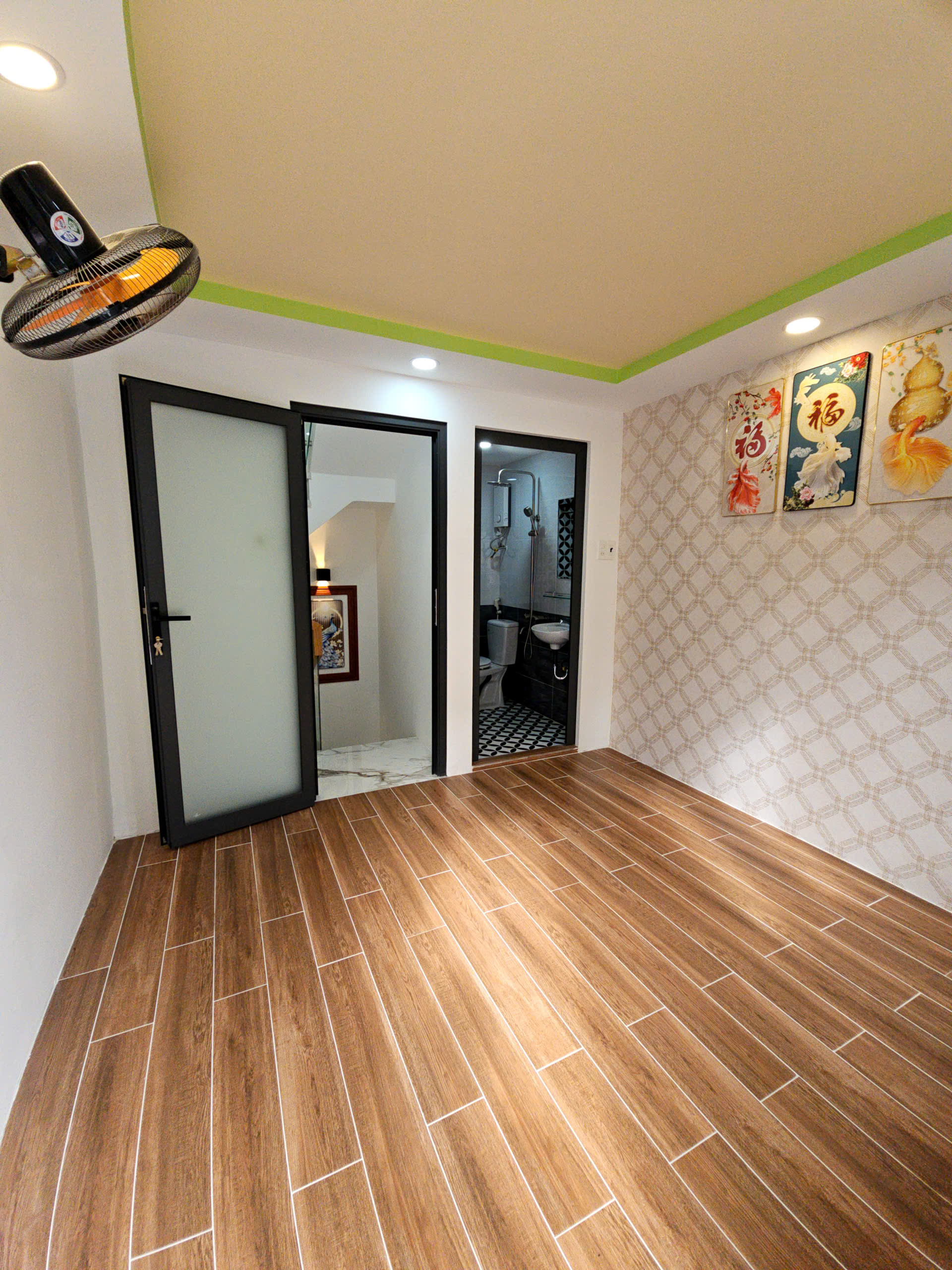 bán nhà   mặt tiền kinh doanh  hẻm  q7 cạnh q4

Ngang 3.2  x 6 m  dúc bê tông có 3 đ-3
