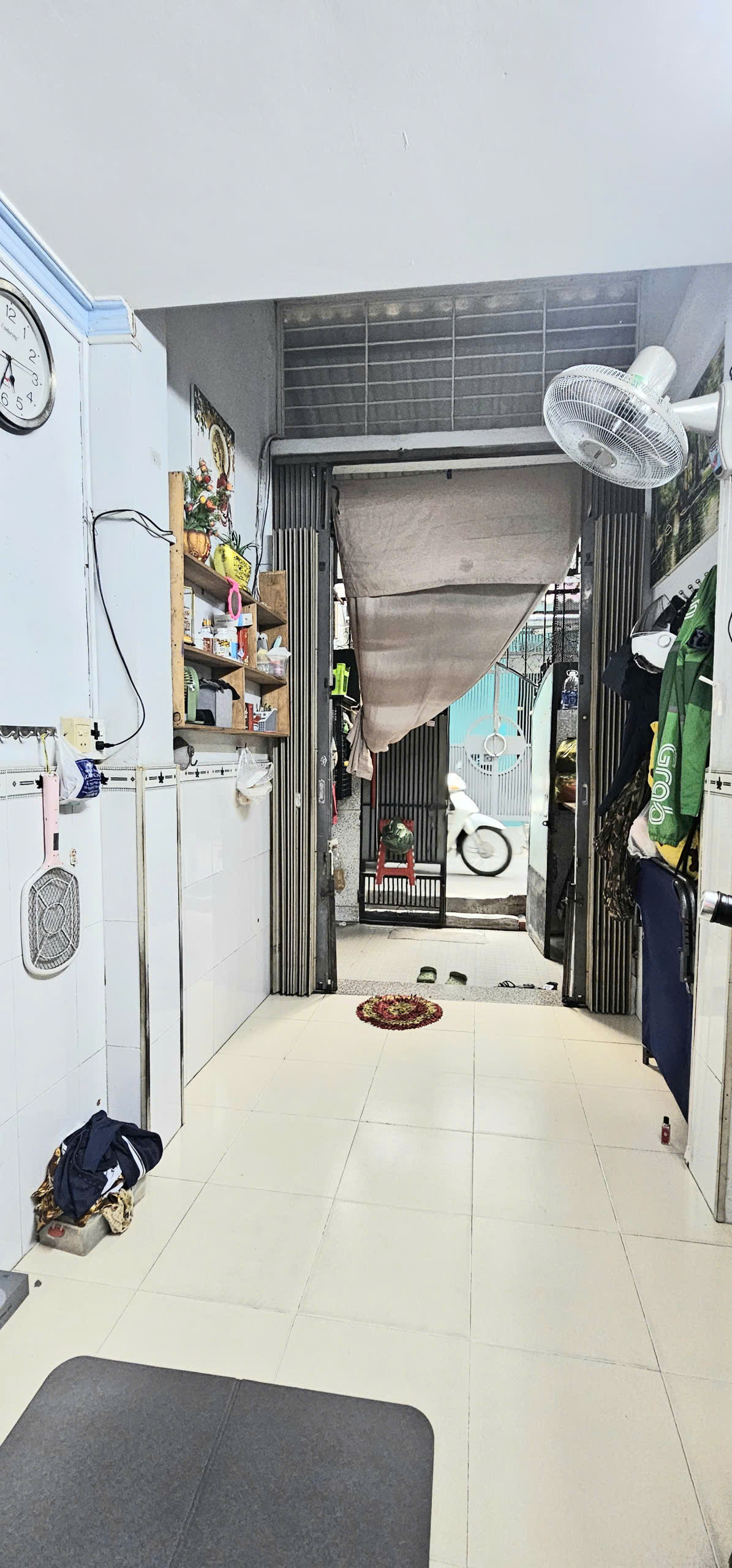 Bán nhà hẻm thông sát mặt tiền Q4 

Đúc 3 tấm đường rộng 3.5 M  có 3 đ-3