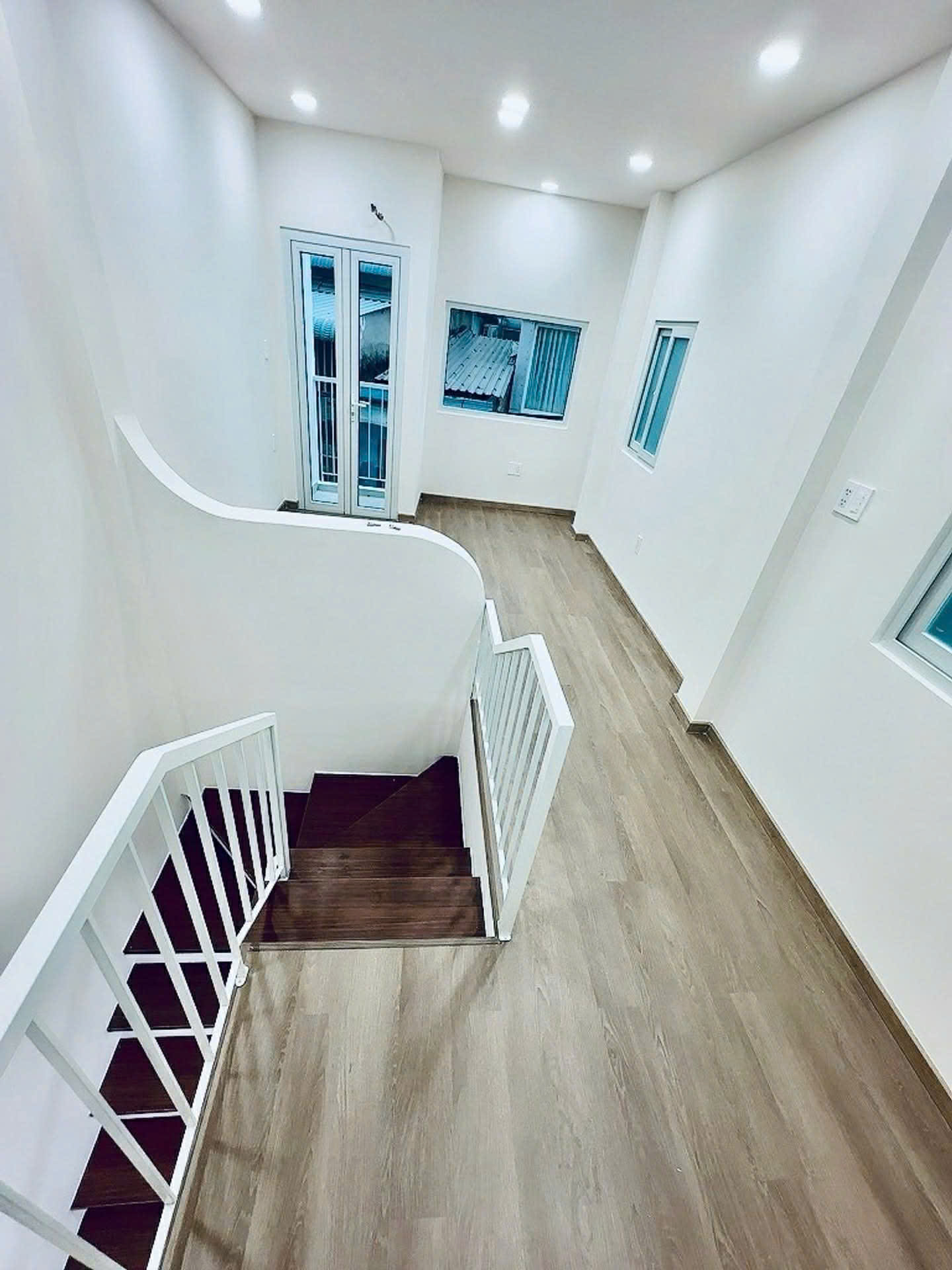 Bán nhà hẻm thông sát mặt tiền Q4 
Đúc 3 tấm Ngang 3.2 x 6.9 có 3 đ-3