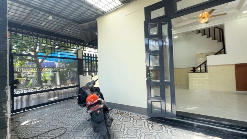 Bán nhà mặt phố đường Số 35, Hiệp Bình Chánh, Thủ Đức, TP HCM. DT 75m2, 3 tầng, giá 8,16 tỷ.