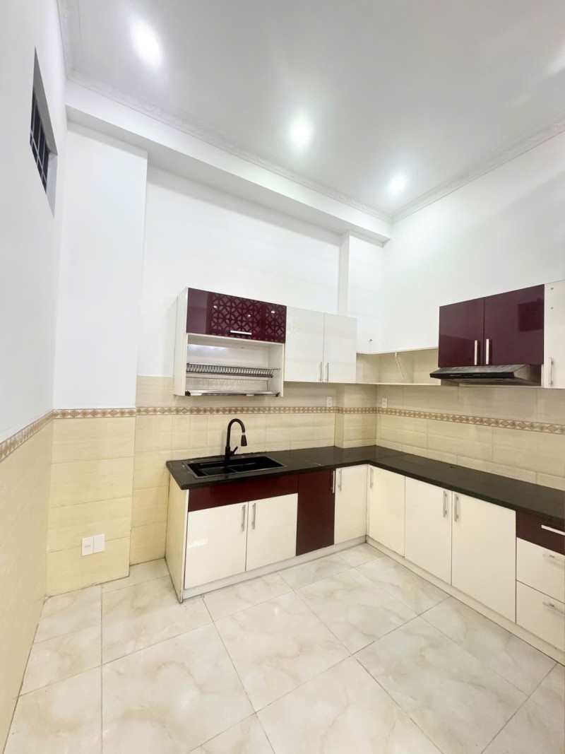 Bán nhà mặt phố đường Số 35, Hiệp Bình Chánh, Thủ Đức, TP HCM. DT 75m2, 3 tầng, giá 8,16 tỷ.