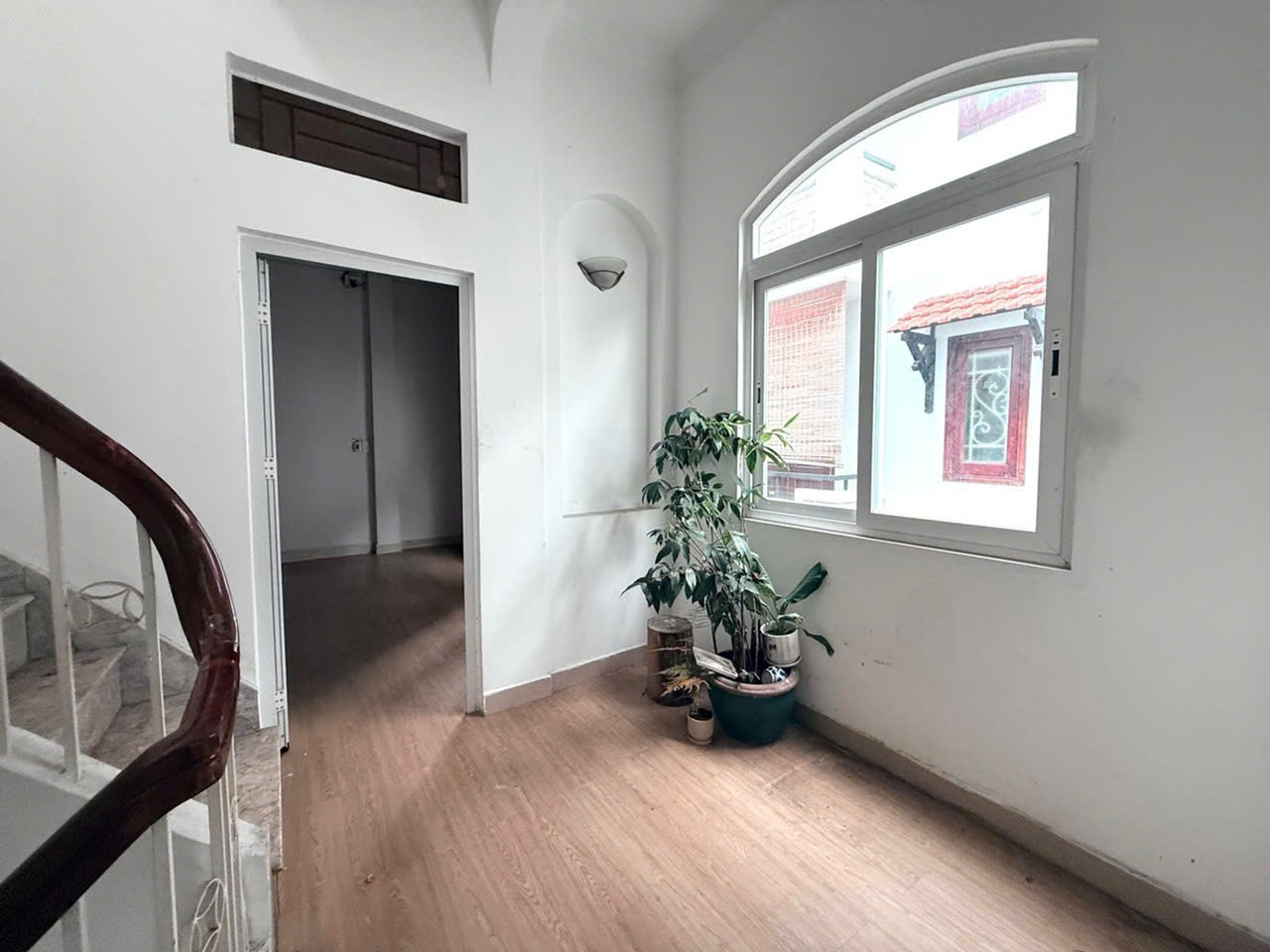 Hạ 600 triệu – nhà góc 5 tầng hẻm xe tải Hoàng Văn Thụ, 60m², giá mới 11.9 tỷ