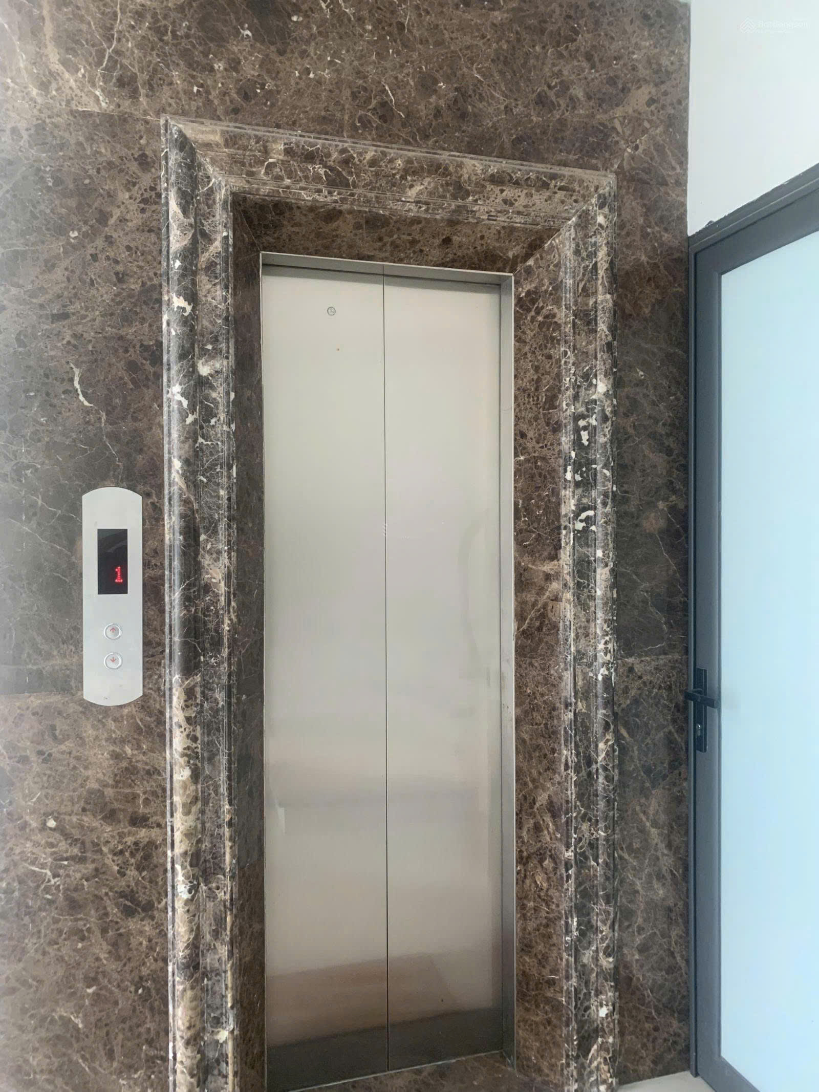 Cho thuê nhà, 94m2- 6T, Trung Hòa, Vũ Phạm Hàm, Trần Kim Xuyến -51 tr-3
