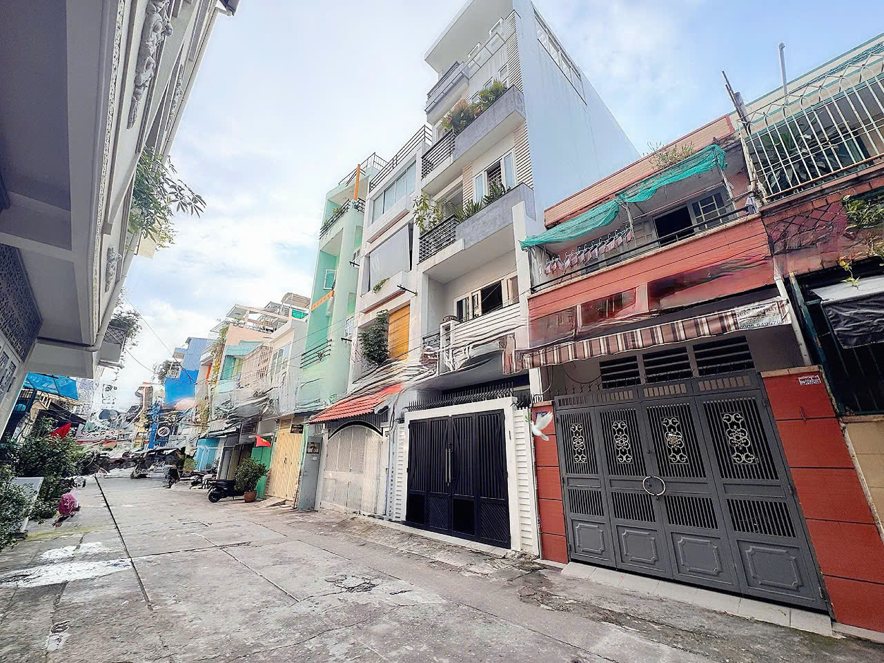 BÁN NHÀ MT Đ.8M XE HƠI VÔ TƯ ĐẬU NGÀY ĐÊM Đ. NGUYỄN THIỆN THUẬT, QUẬN 3 - NGAY CHỢ KINH DOANH SẦM UẤT