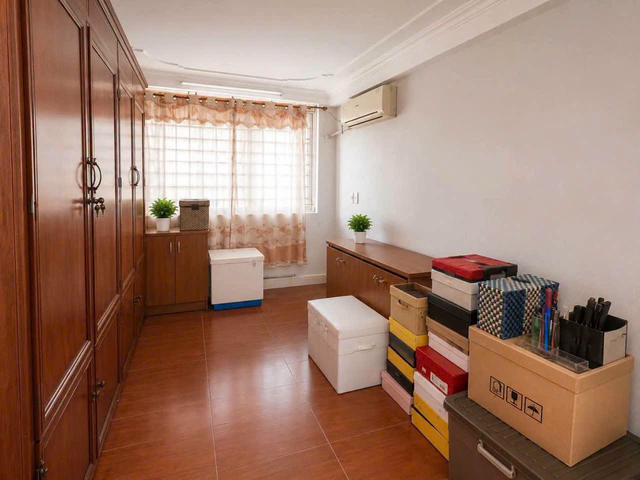 Cần bán gấp, giảm sâu, ô tô đỗ cửa, Xuân Canh 62m2, 5T, 5.5 tỷ, Đông Anh.