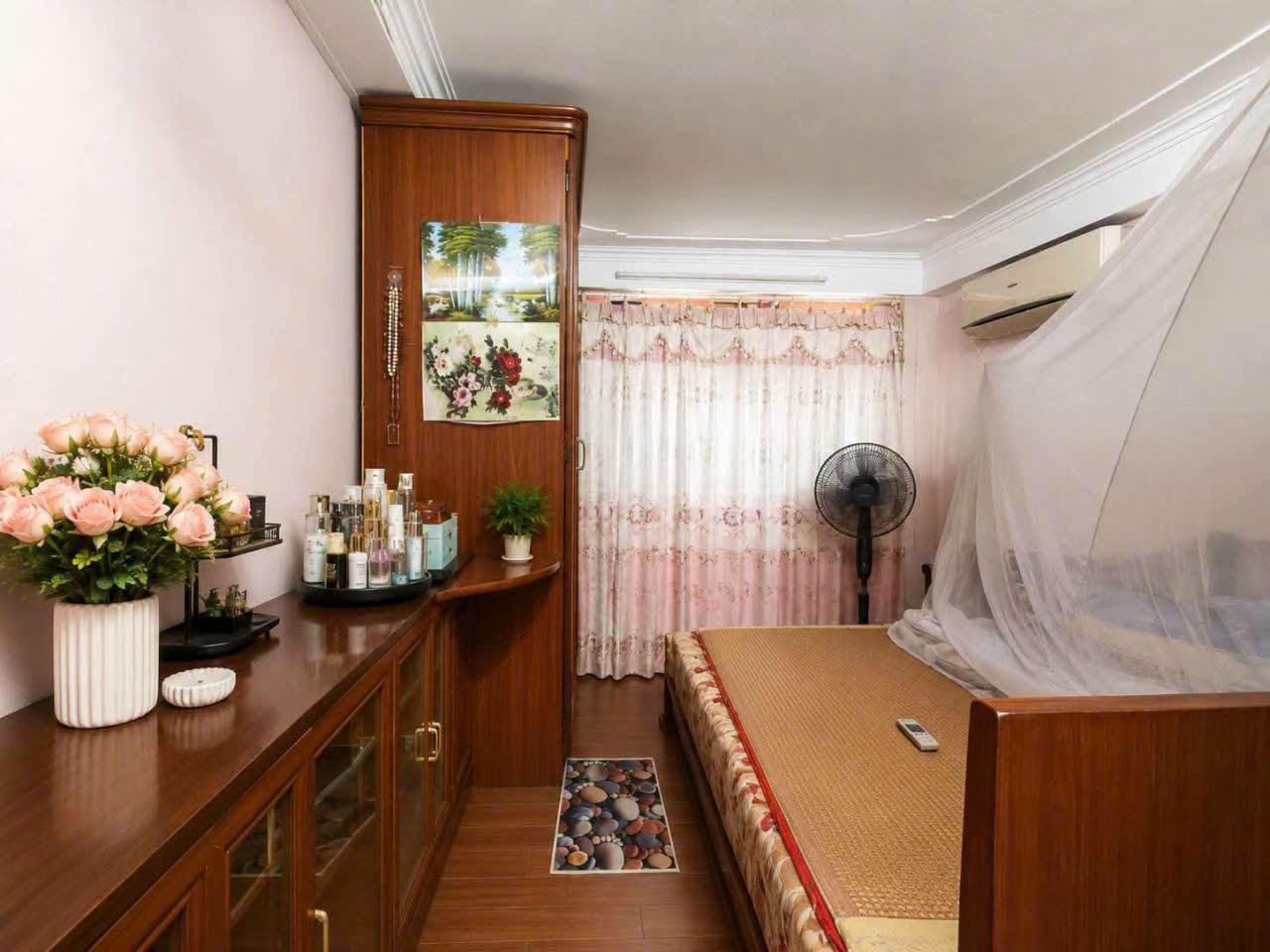 Cần bán gấp, giảm sâu, ô tô đỗ cửa, Xuân Canh 62m2, 5T, 5.5 tỷ, Đông Anh.