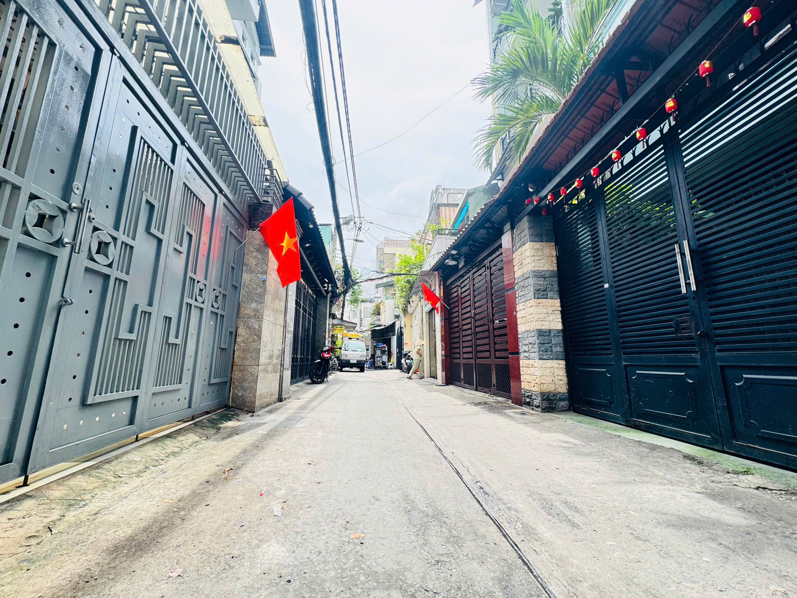 CHÍNH CHỦ 1 ĐỜI XƯA - BÁN NHÀ 4 TẦNG HXH 8M Đ.TRẦN QUANG DIỆU, QUẬN 3 - 5,5M*17M* LH GIANG GIANG: 093.86.76.685