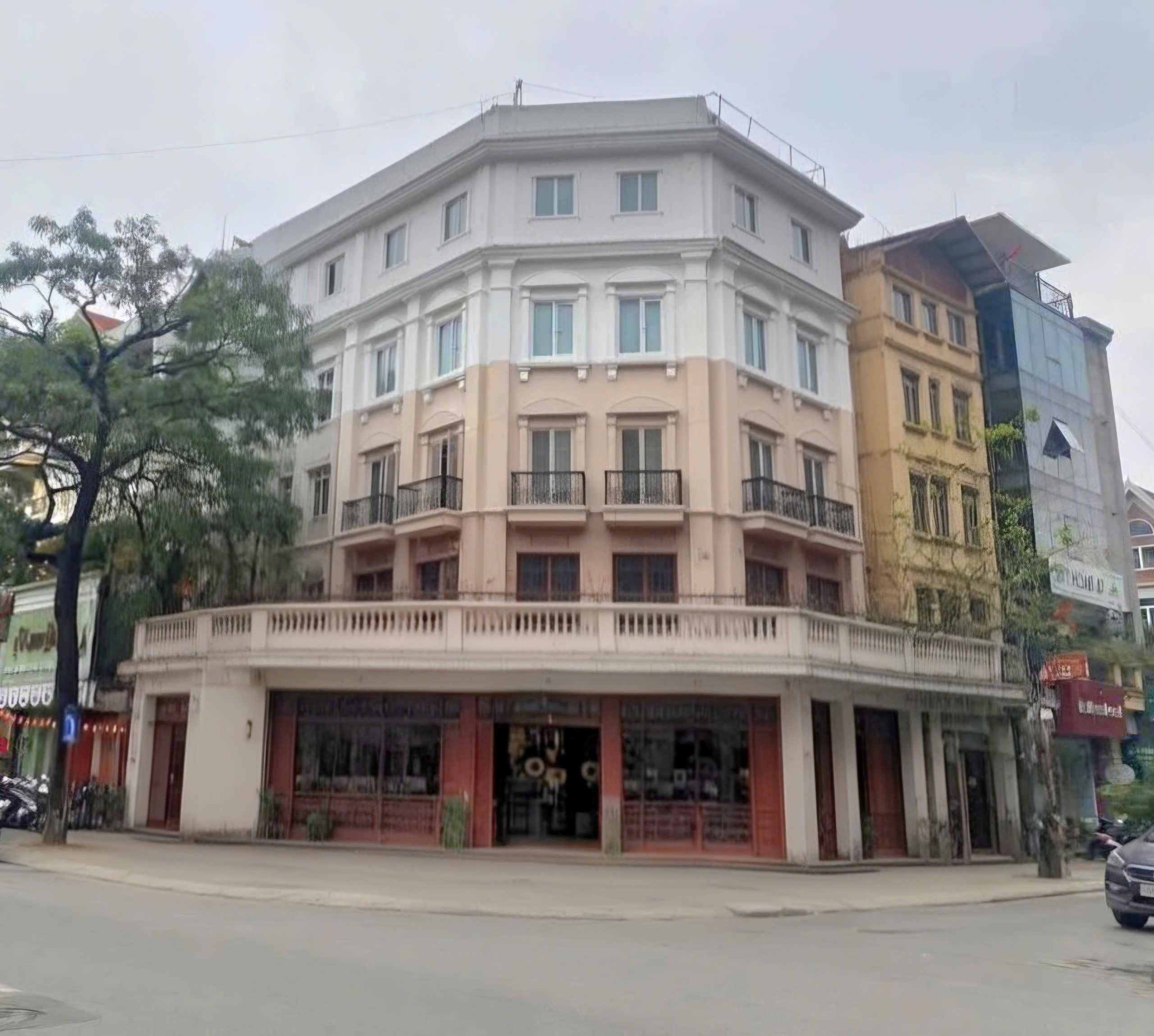 Cho thuê nhà, Chùa Láng, Nguyễn Chí Thanh, THANG MÁY; 148m2* 5T -70 tr