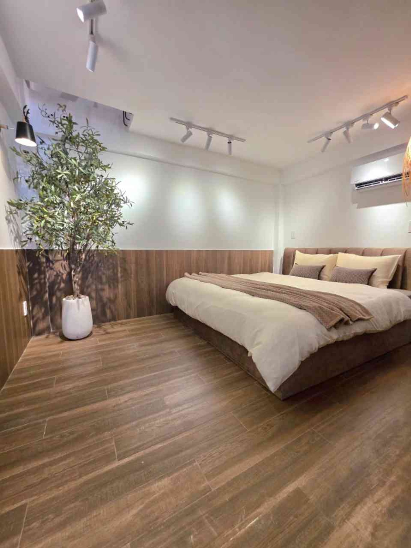 HÃY XEM CĂN NÀY NẾU A/C CẦN VÀO Ở NGAY.NHÀ THOẠI NGỌC HẦU - THIẾT KẾ HIỆN ĐẠI MỚI KENG - 5 TẦNG - NHỈNH 8 TỶ.