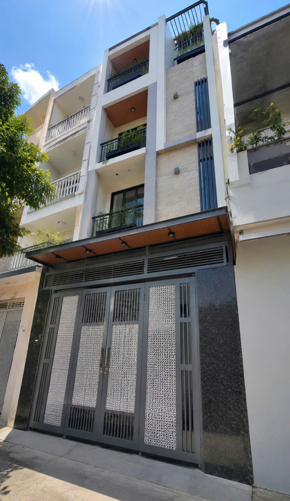 TRUNG TÂM QUẬN 10 - HẺM THÔNG BÀ HẠT - NGANG 4M NỞ HẬU - 5 TẦNG BTCT MỚI TINH - 39M²