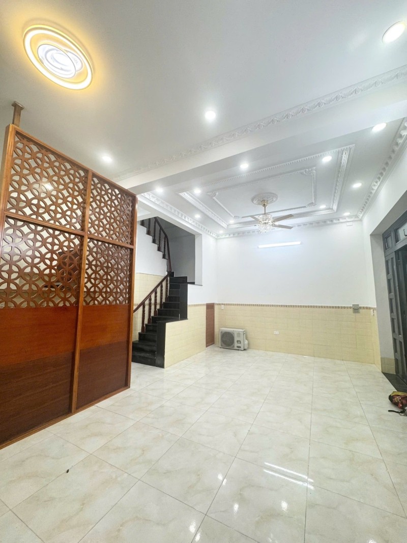 Bán nhà mặt phố đường Số 35, Hiệp Bình Chánh, Thủ Đức, TP HCM. DT 75m2, 3 tầng, giá 8,16 tỷ.