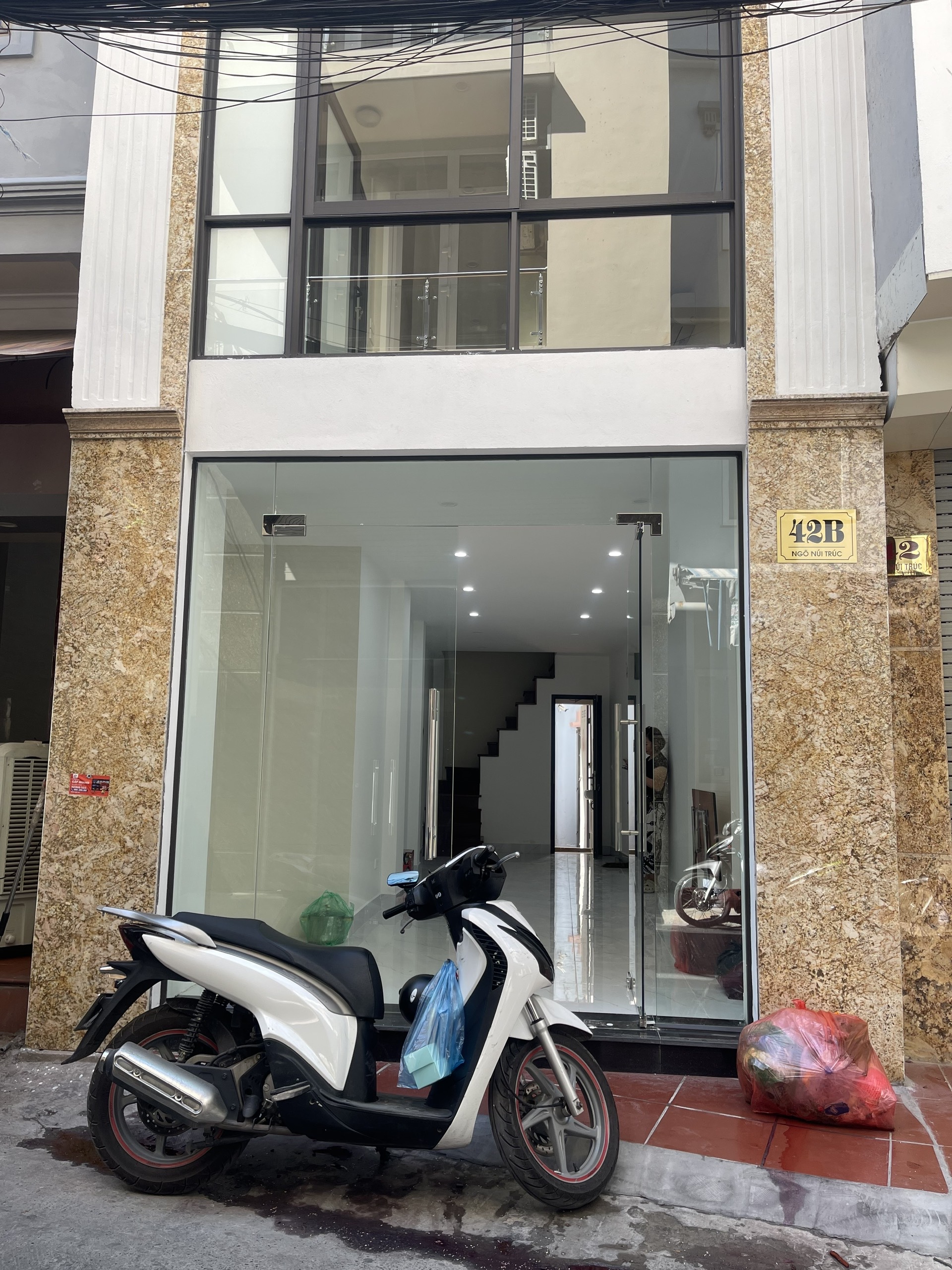 Chính chủ cần cho thuê nhà 3 tầng ở số 42B ngõ Núi Trúc, Ba Đình, Hà Nội